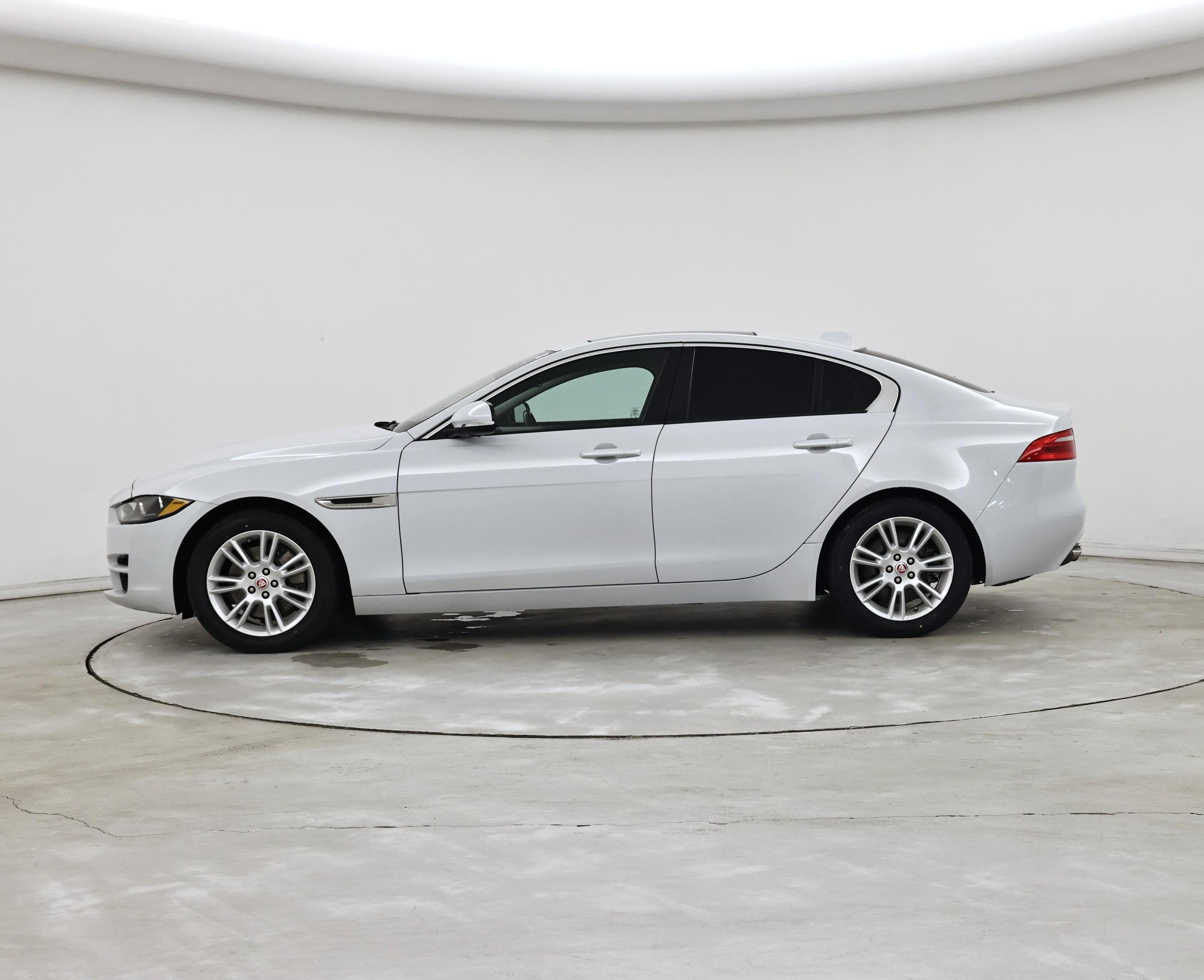 Thumbnail: 2017 Jaguar XE - 3