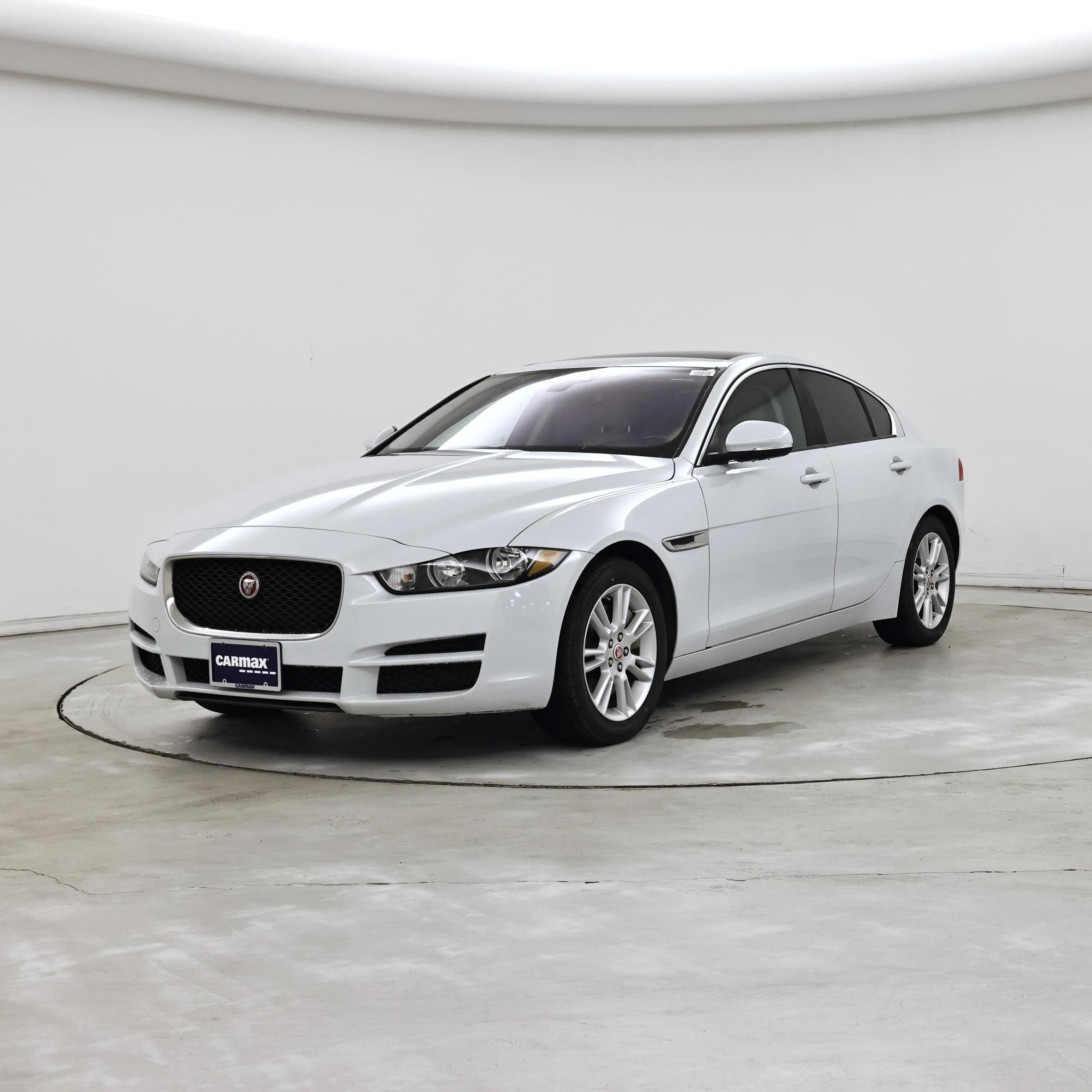 Thumbnail: 2017 Jaguar XE - 4