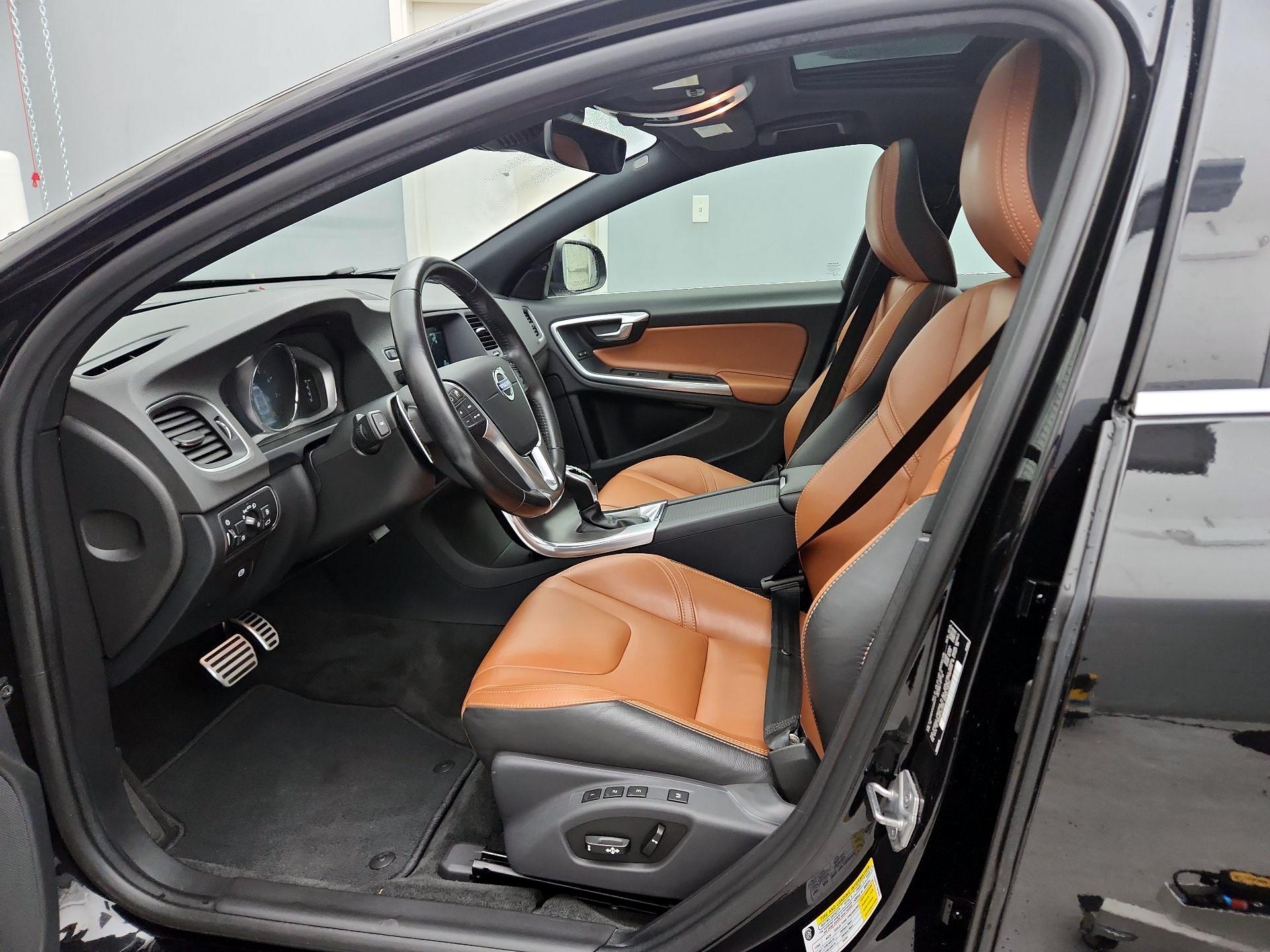Thumbnail: 2016 Volvo V60 - 11