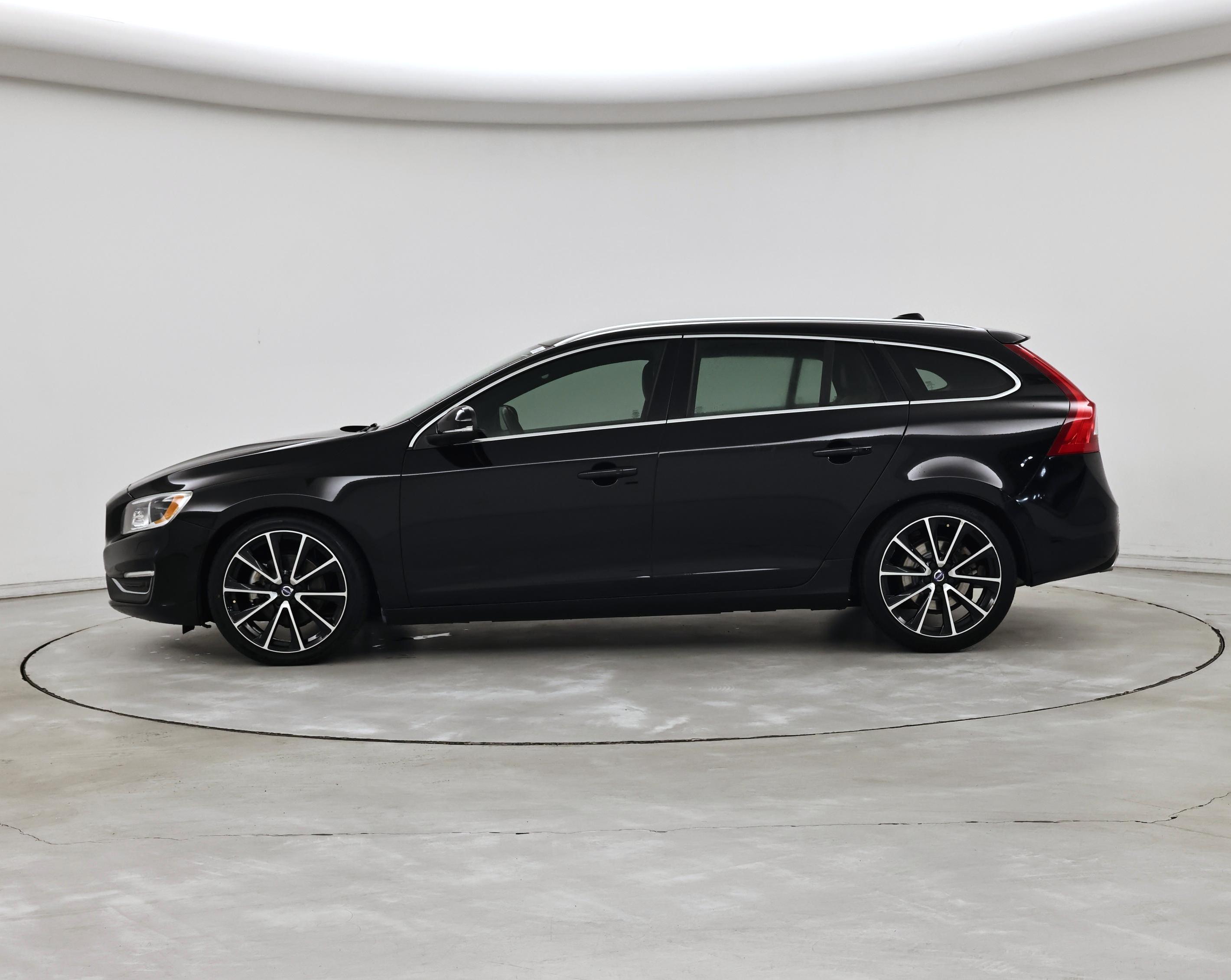 Thumbnail: 2016 Volvo V60 - 3