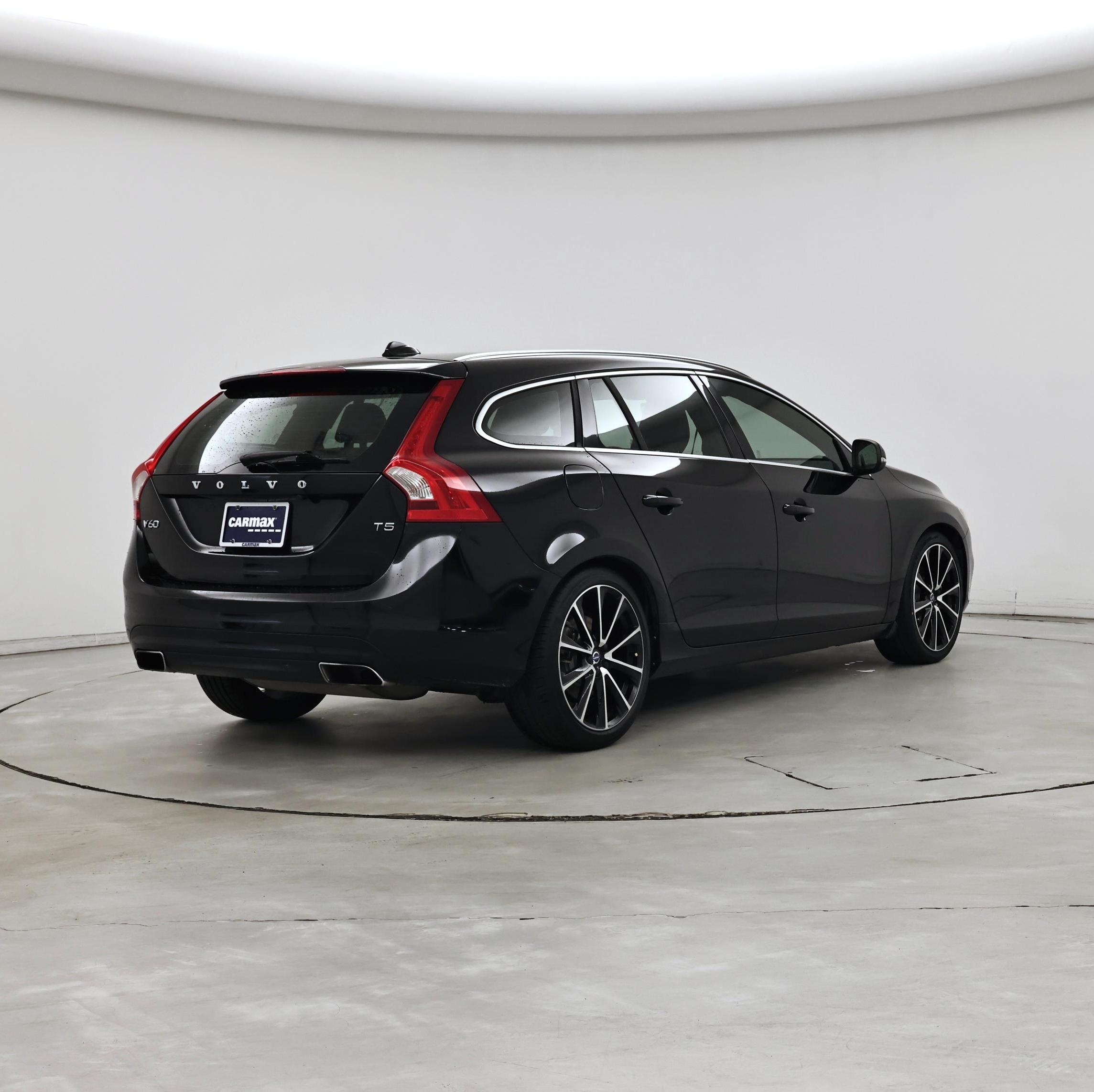 Thumbnail: 2016 Volvo V60 - 8