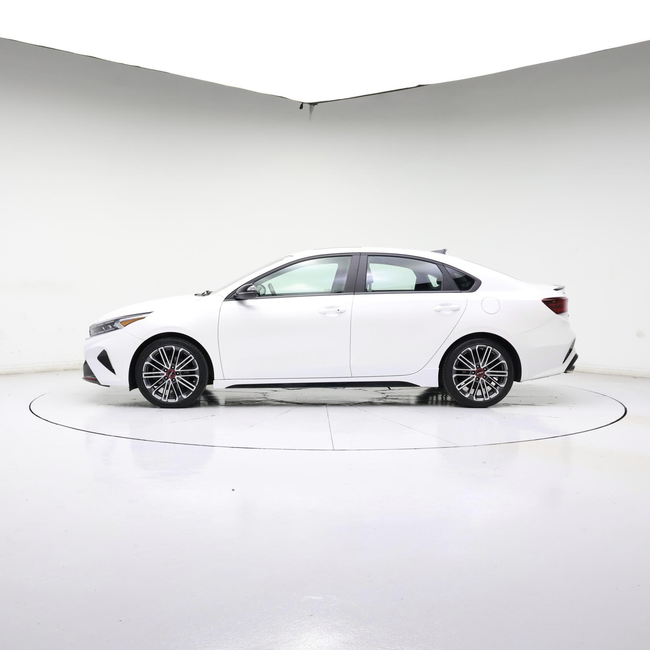 Thumbnail: 2023 Kia Forte - 3