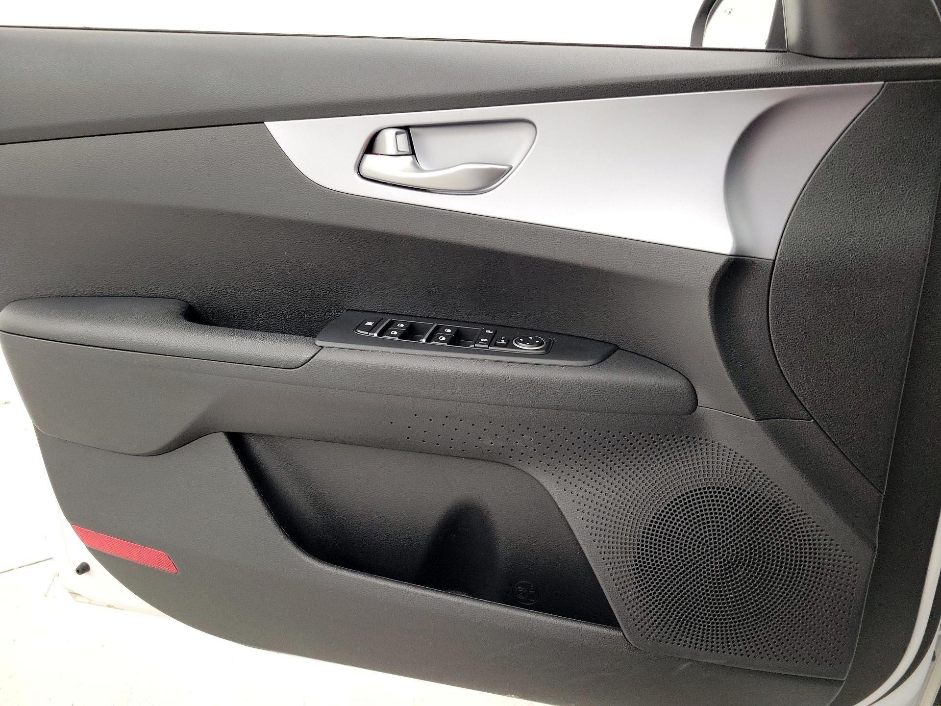 Thumbnail: 2023 Kia Forte - 12