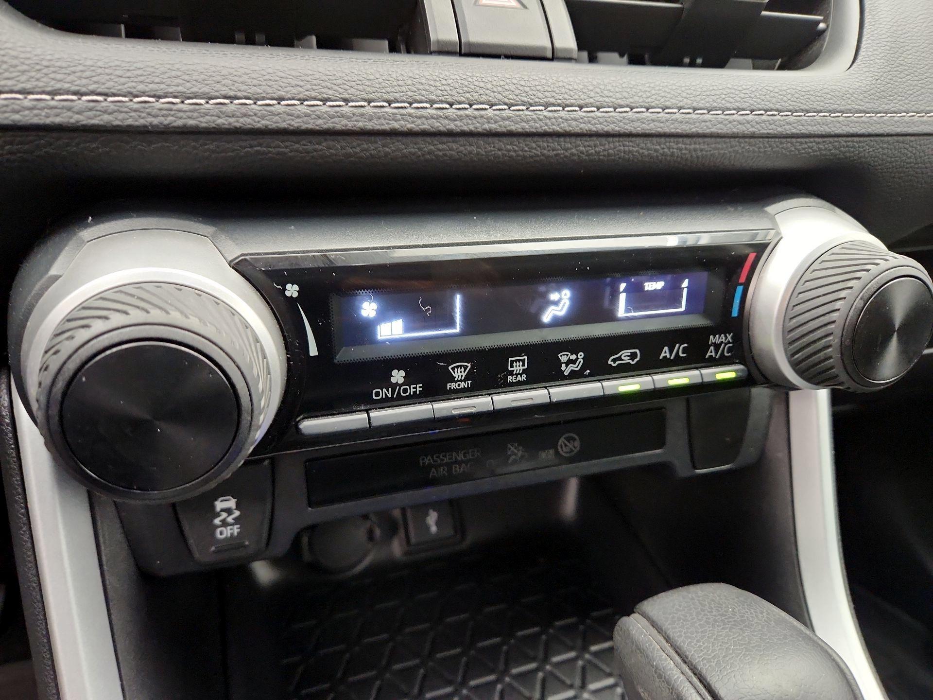 Thumbnail: 2021 Toyota RAV4 - 16