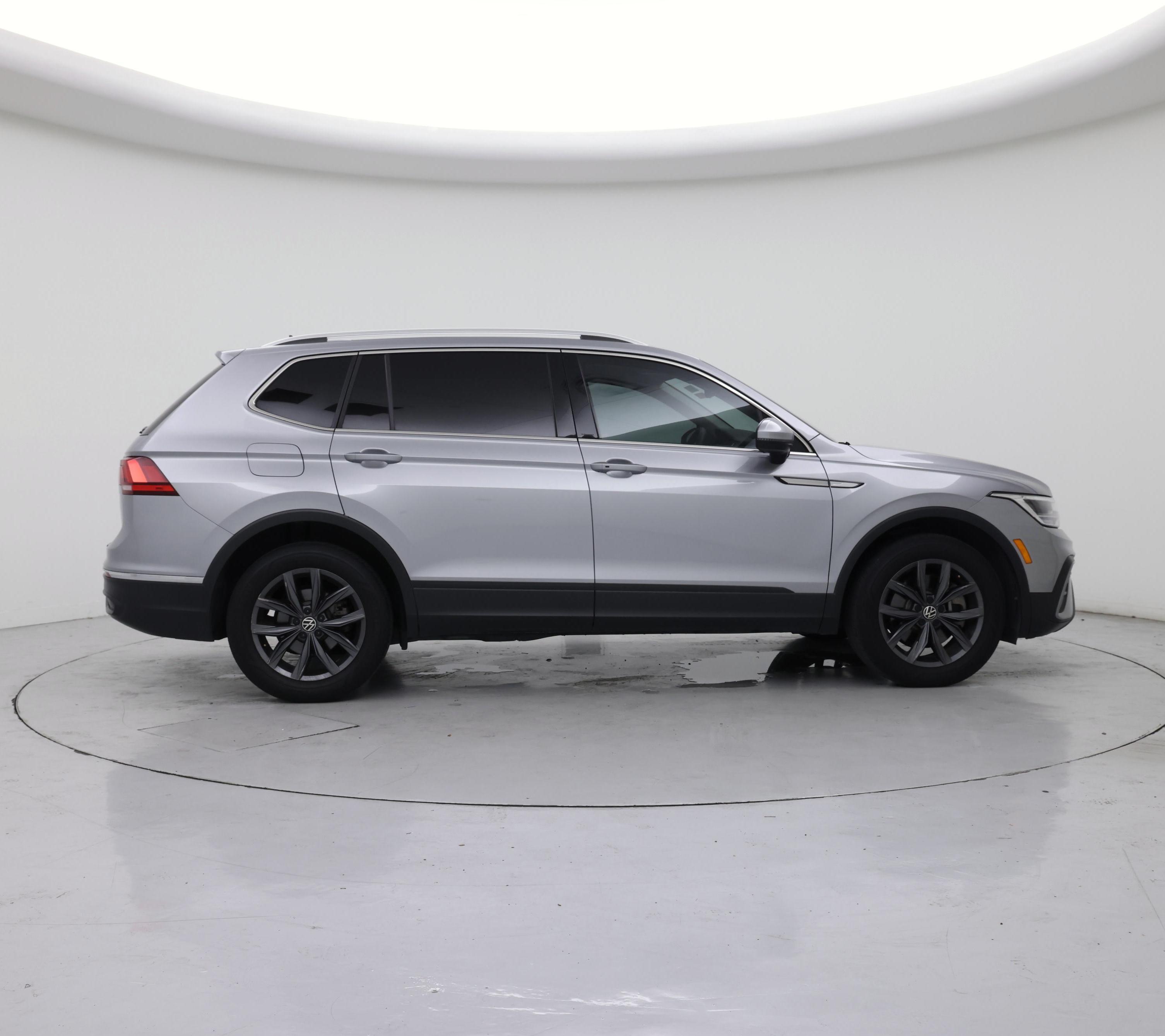 Thumbnail: 2022 Volkswagen Tiguan - 7