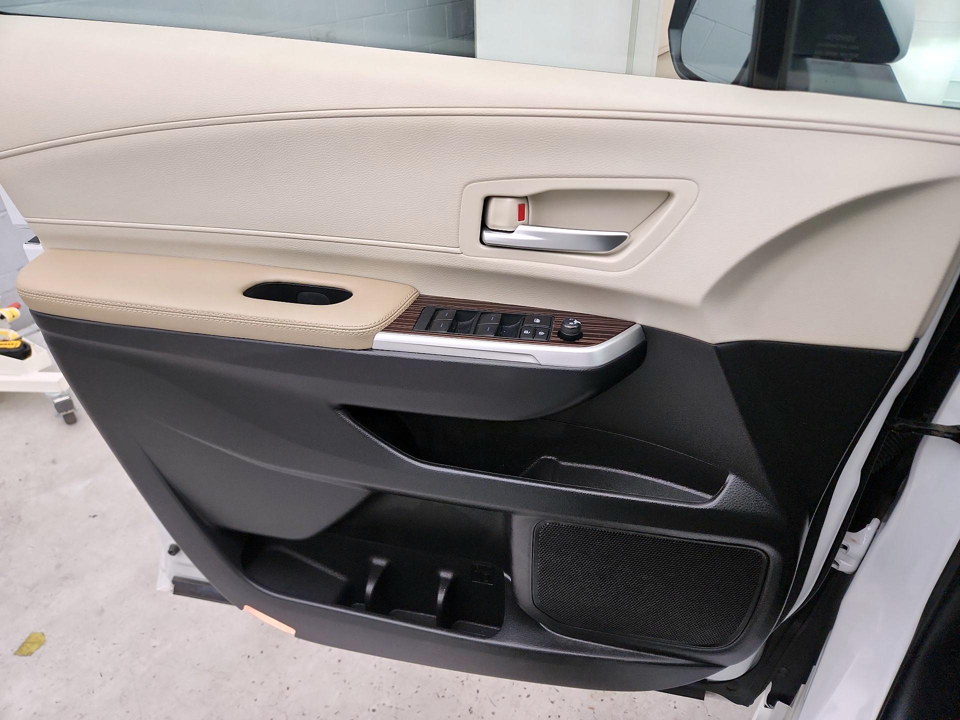 Thumbnail: 2024 Toyota Sienna - 12