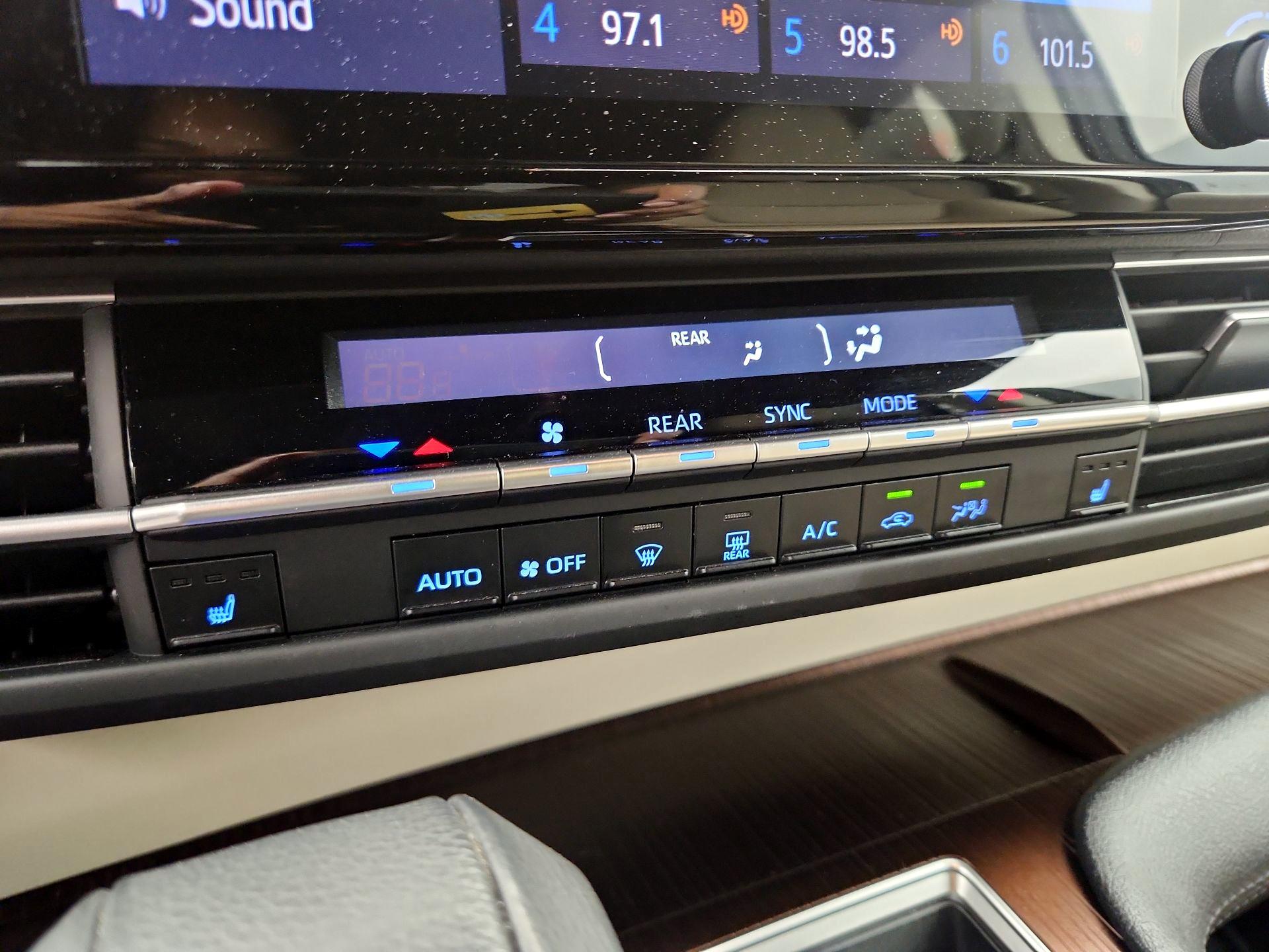 Thumbnail: 2024 Toyota Sienna - 16