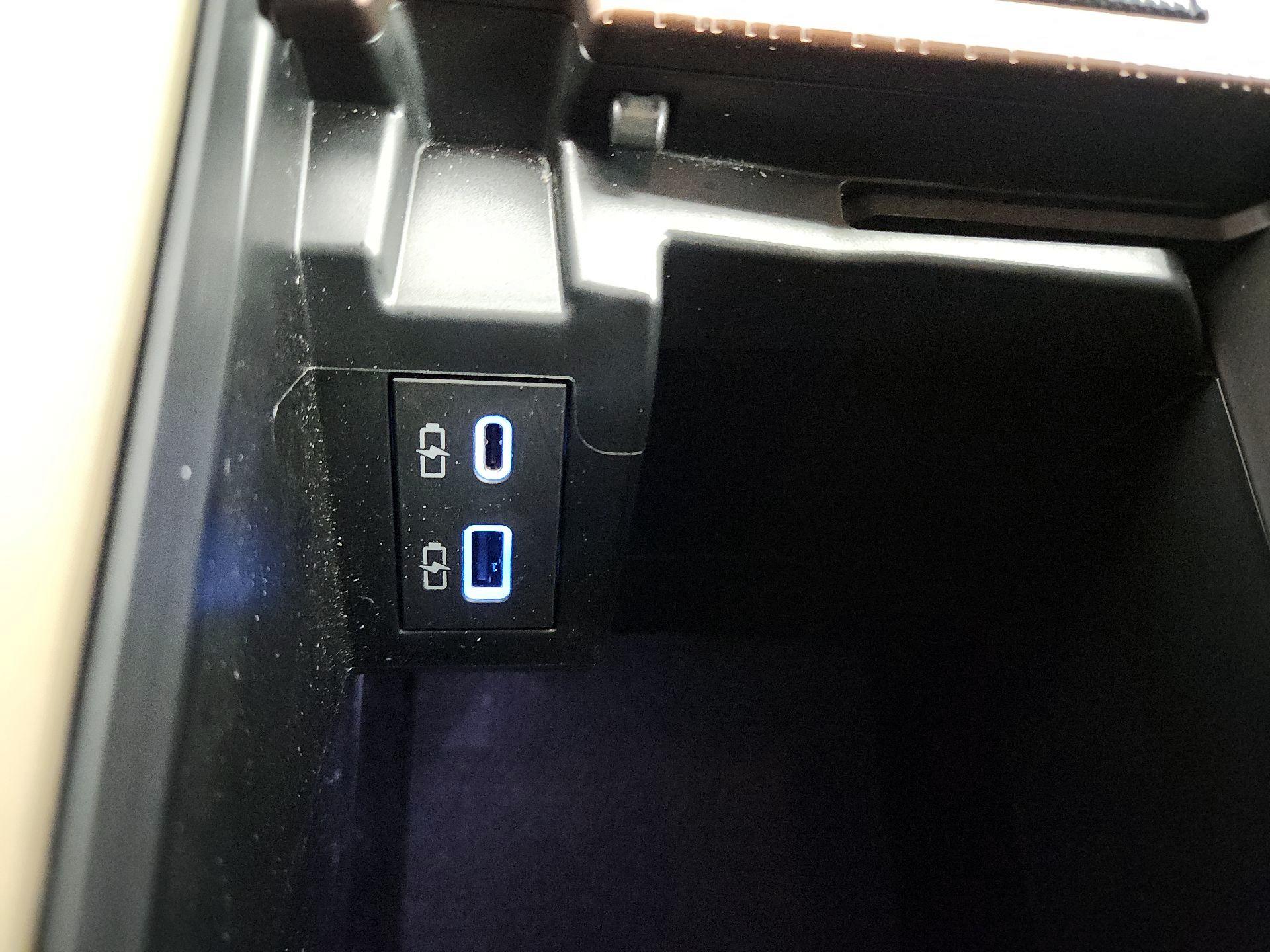 Thumbnail: 2024 Toyota Sienna - 18