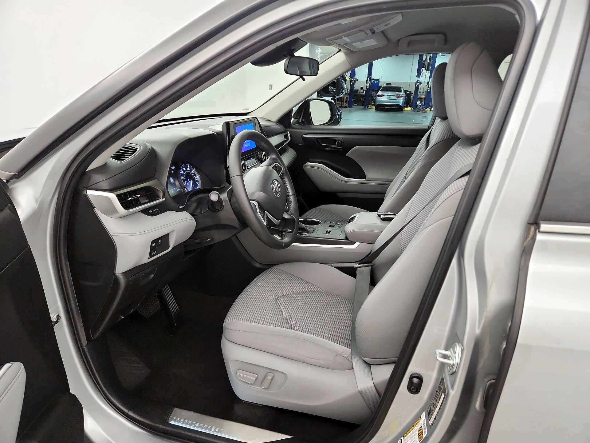 Thumbnail: 2023 Toyota Highlander - 11