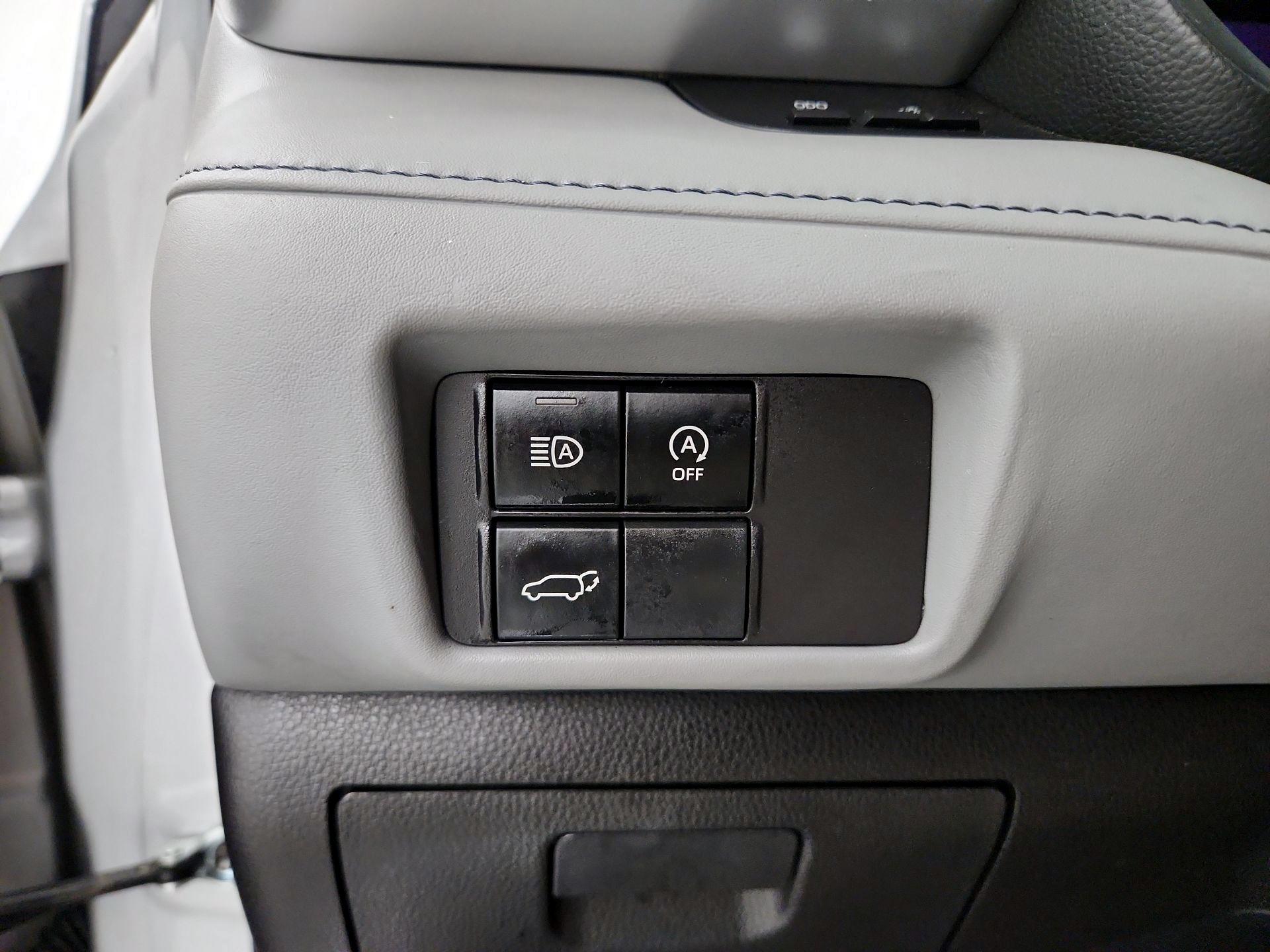 Thumbnail: 2023 Toyota Highlander - 13