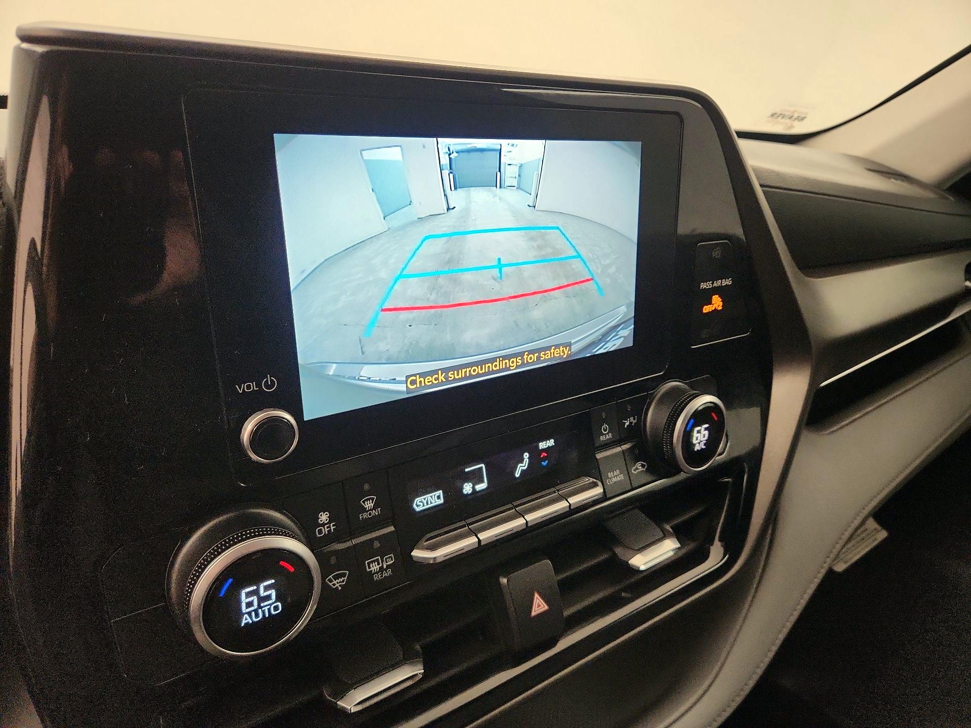 Thumbnail: 2023 Toyota Highlander - 14