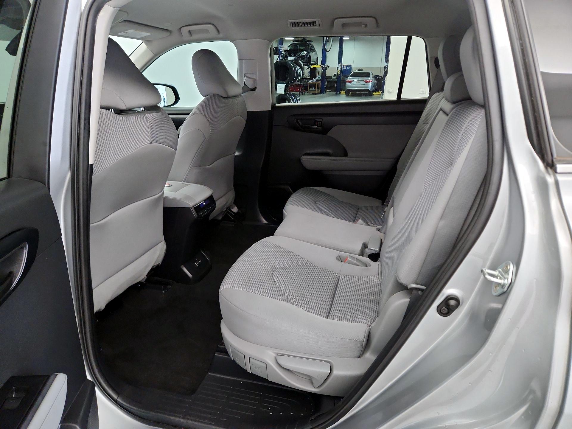 Thumbnail: 2023 Toyota Highlander - 19