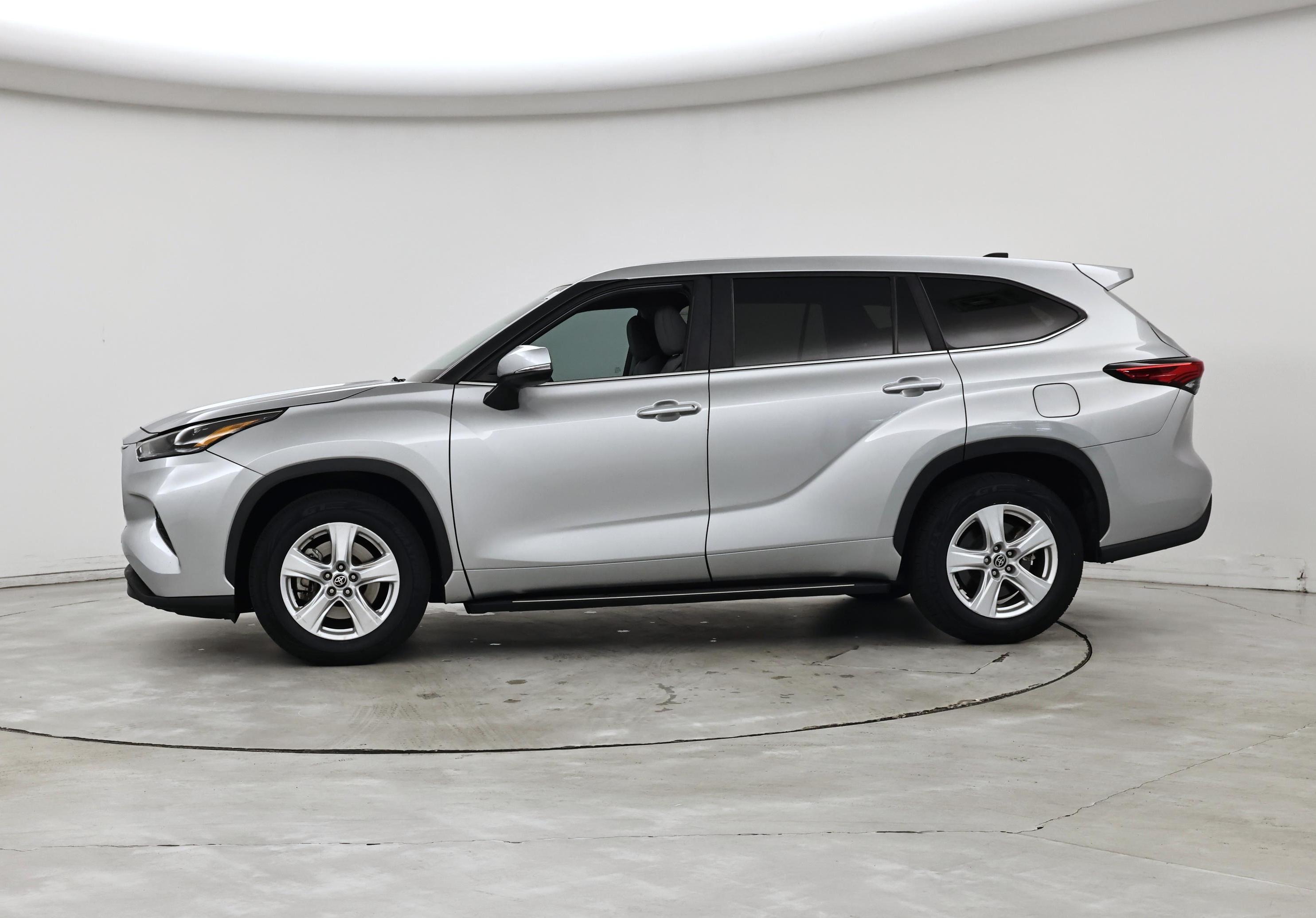 Thumbnail: 2023 Toyota Highlander - 3