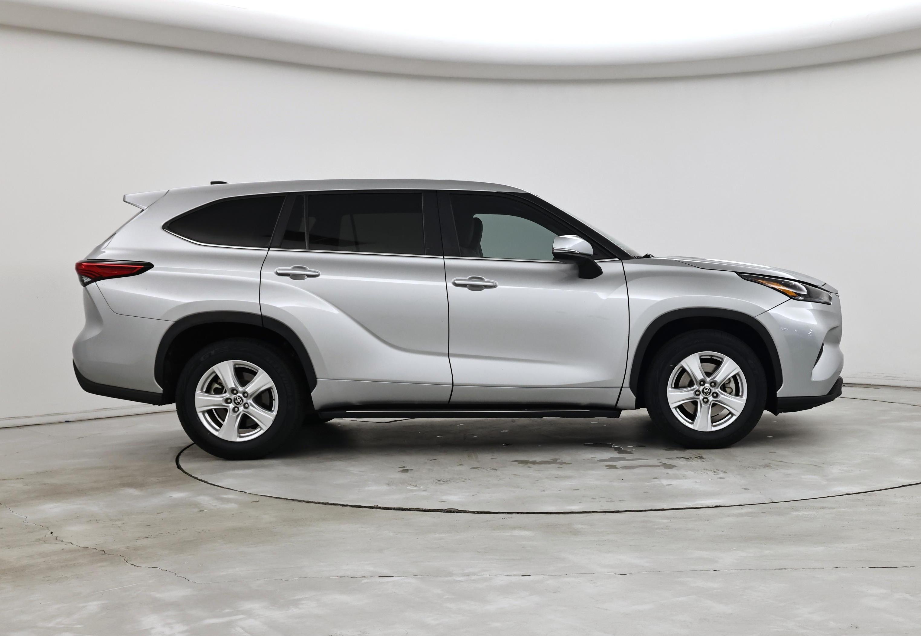 Thumbnail: 2023 Toyota Highlander - 7