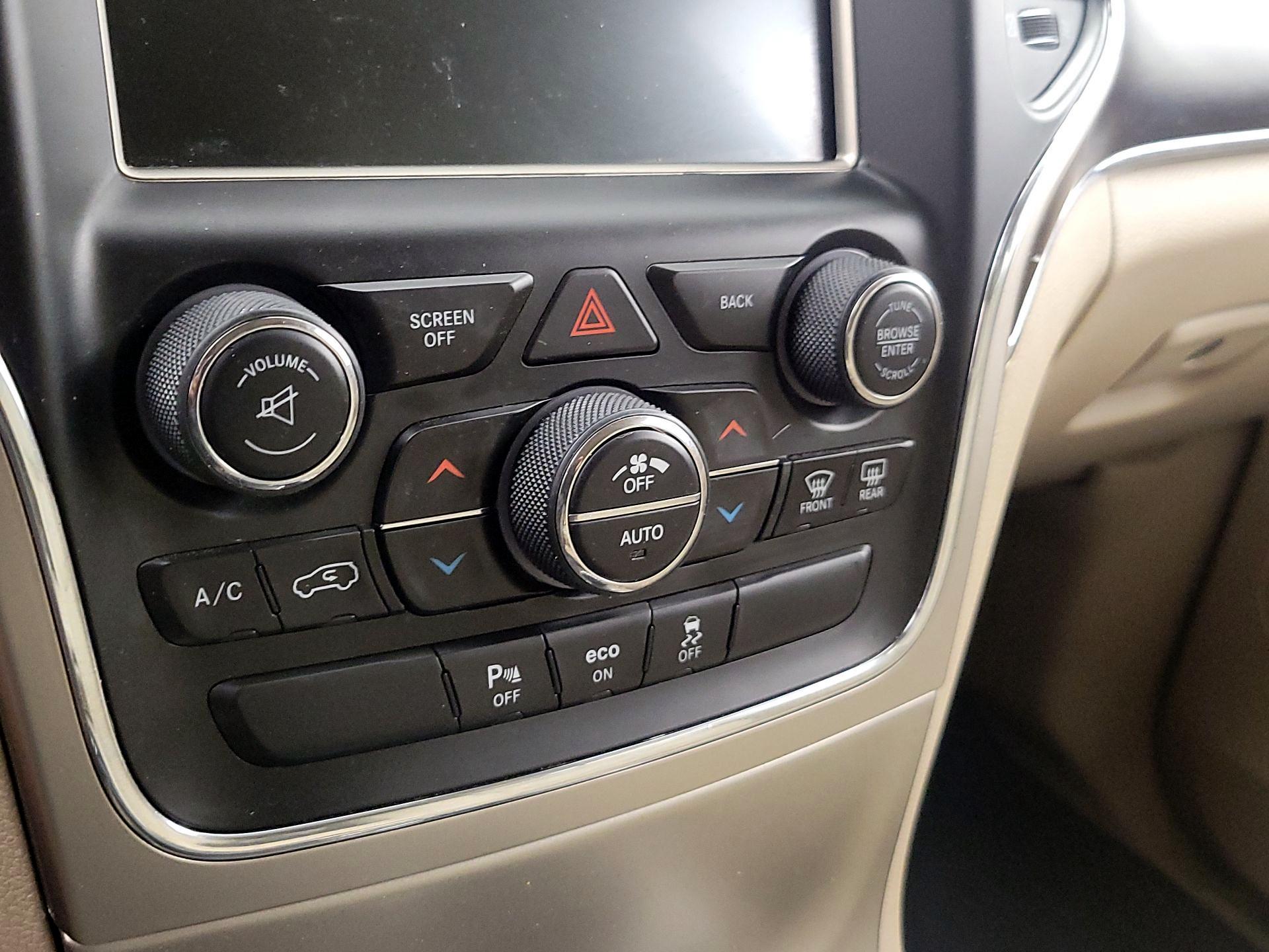 Thumbnail: 2014 Jeep Grand Cherokee - 17