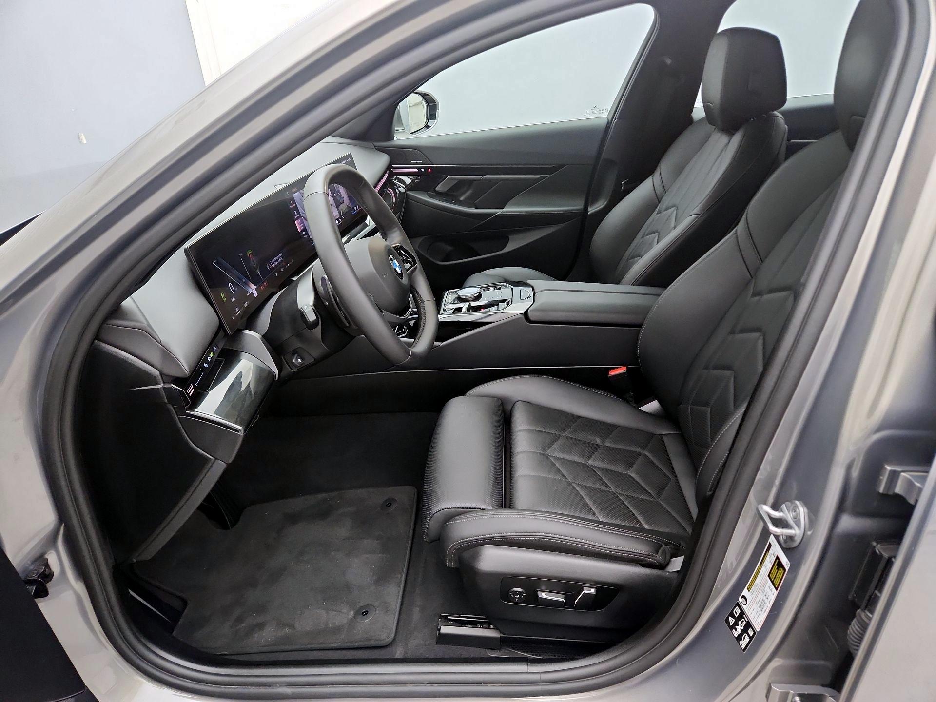 Thumbnail: 2024 BMW 5 Series - 11