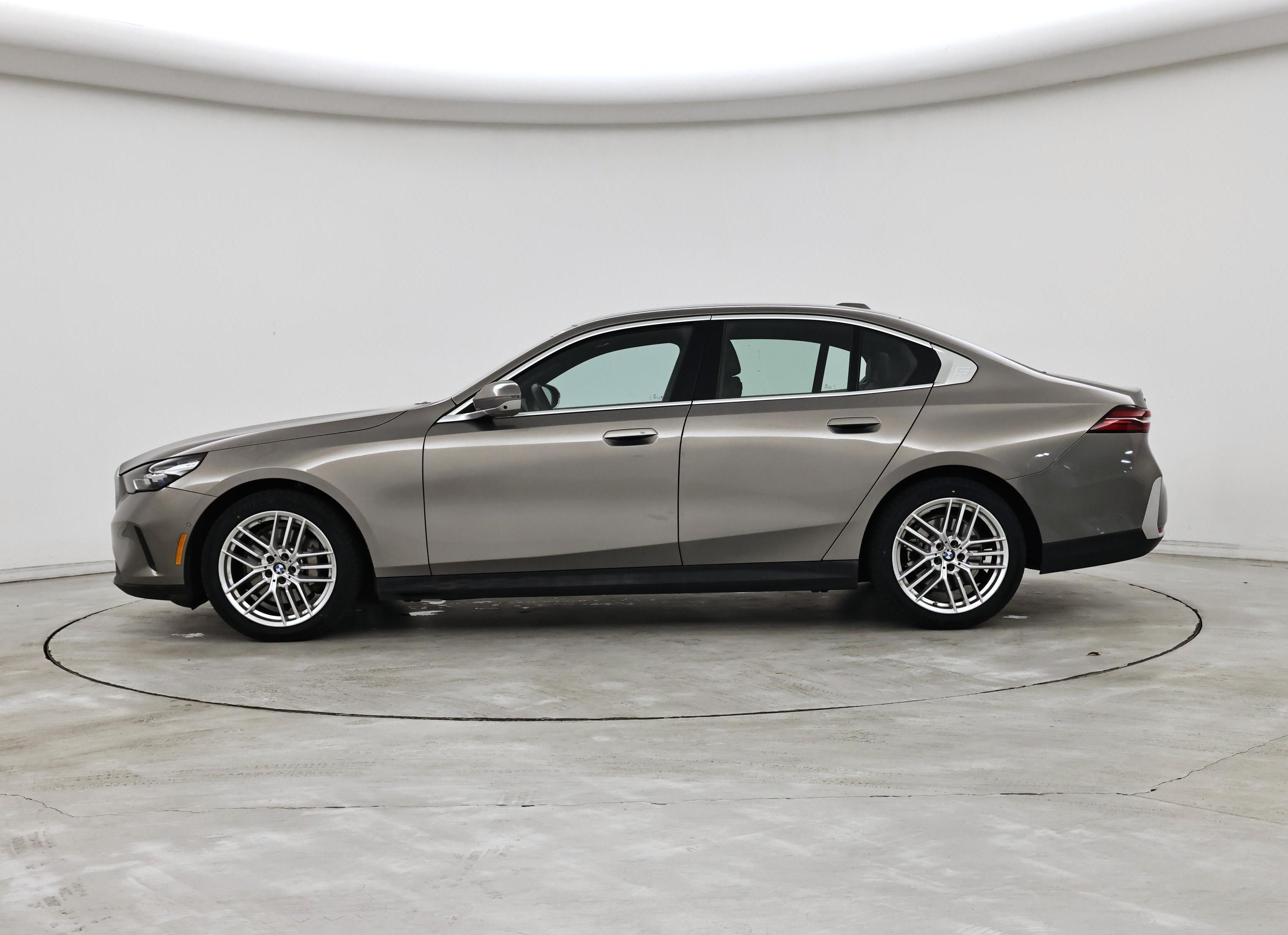 Thumbnail: 2024 BMW 5 Series - 3