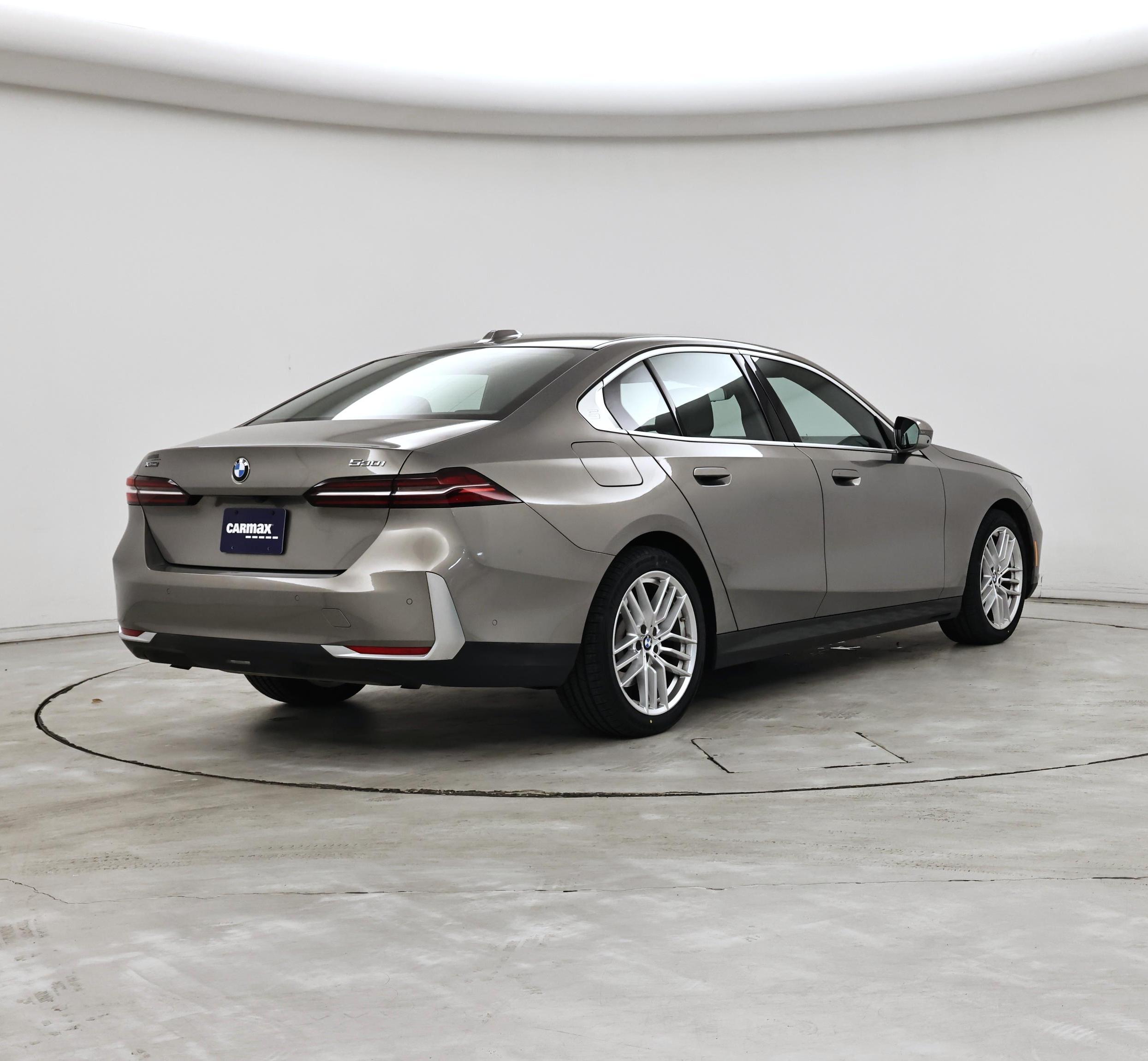 Thumbnail: 2024 BMW 5 Series - 8