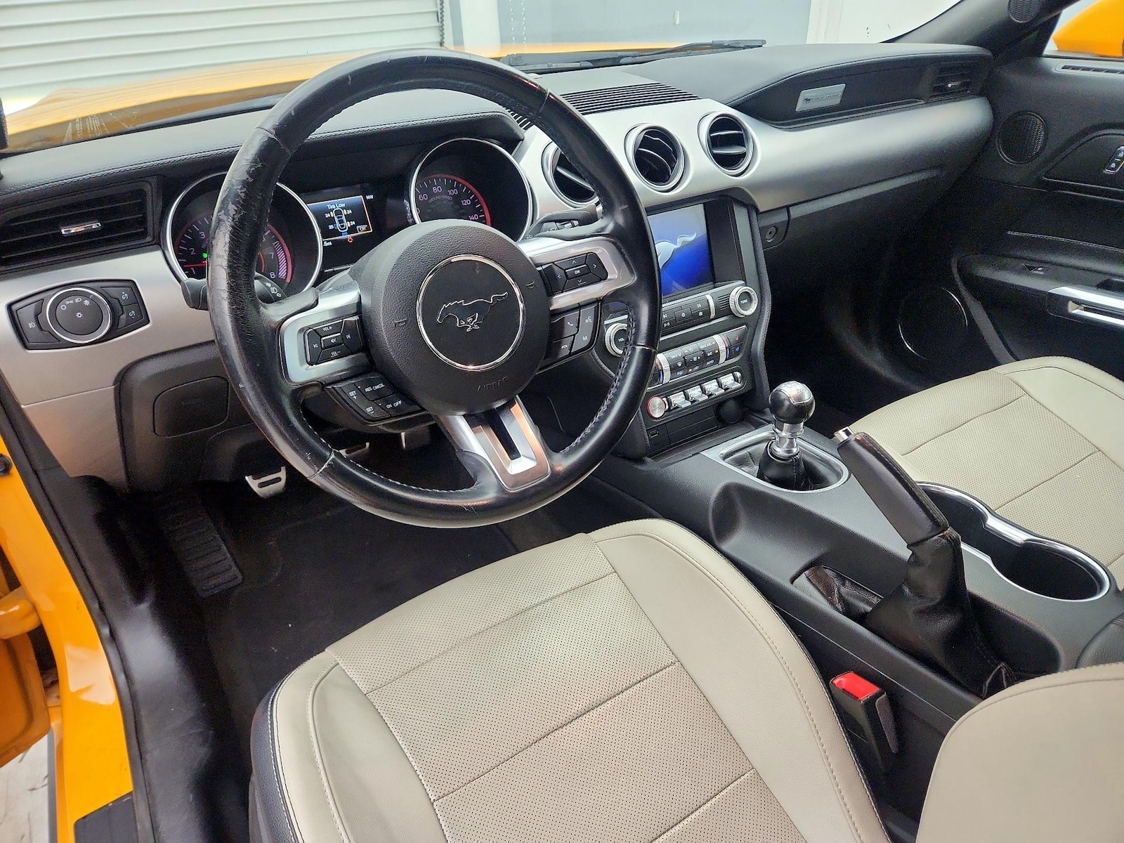 2019 Ford Mustang EcoBoost Premium - Photo 10