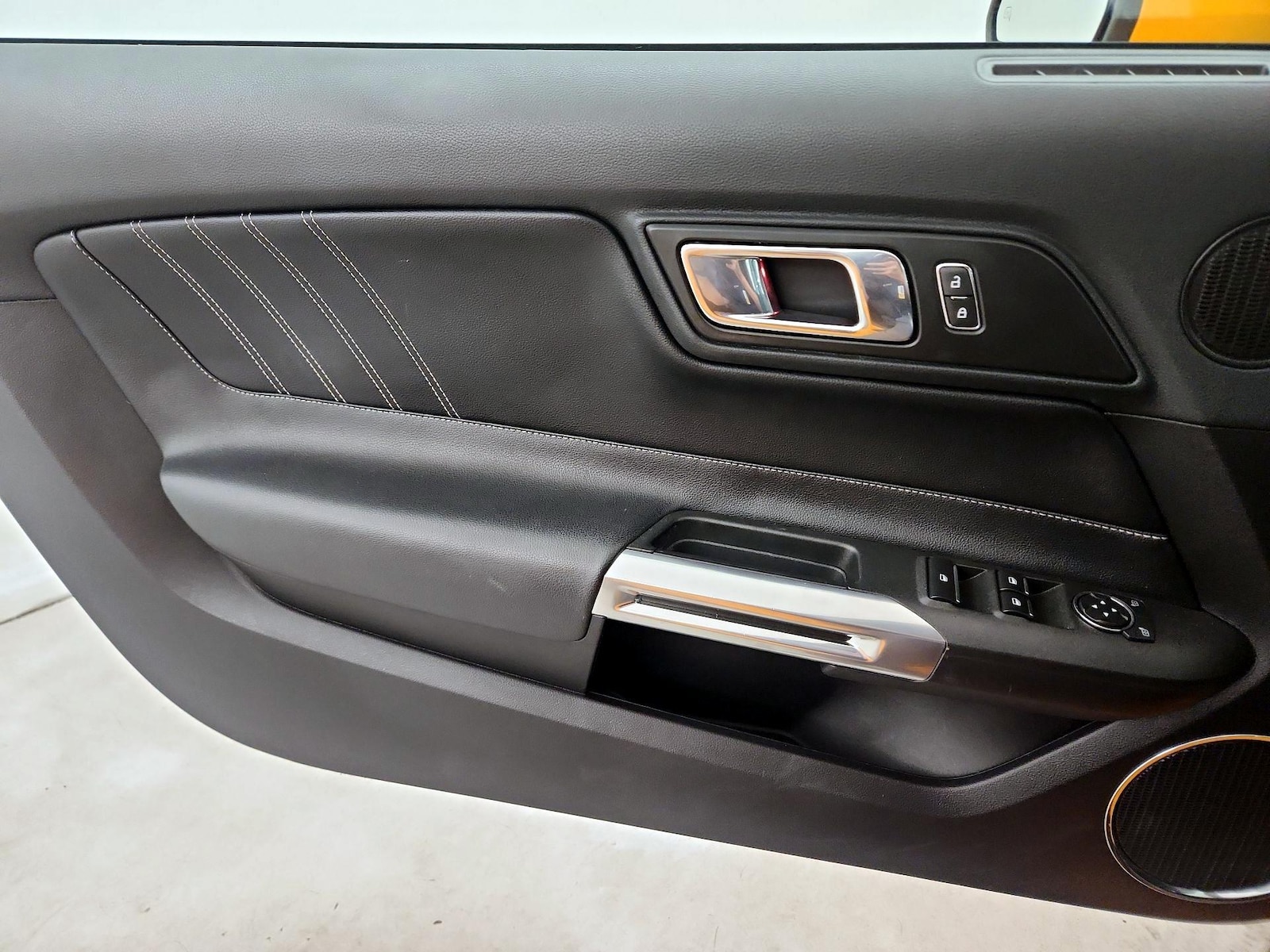 2019 Ford Mustang EcoBoost Premium - Photo 13