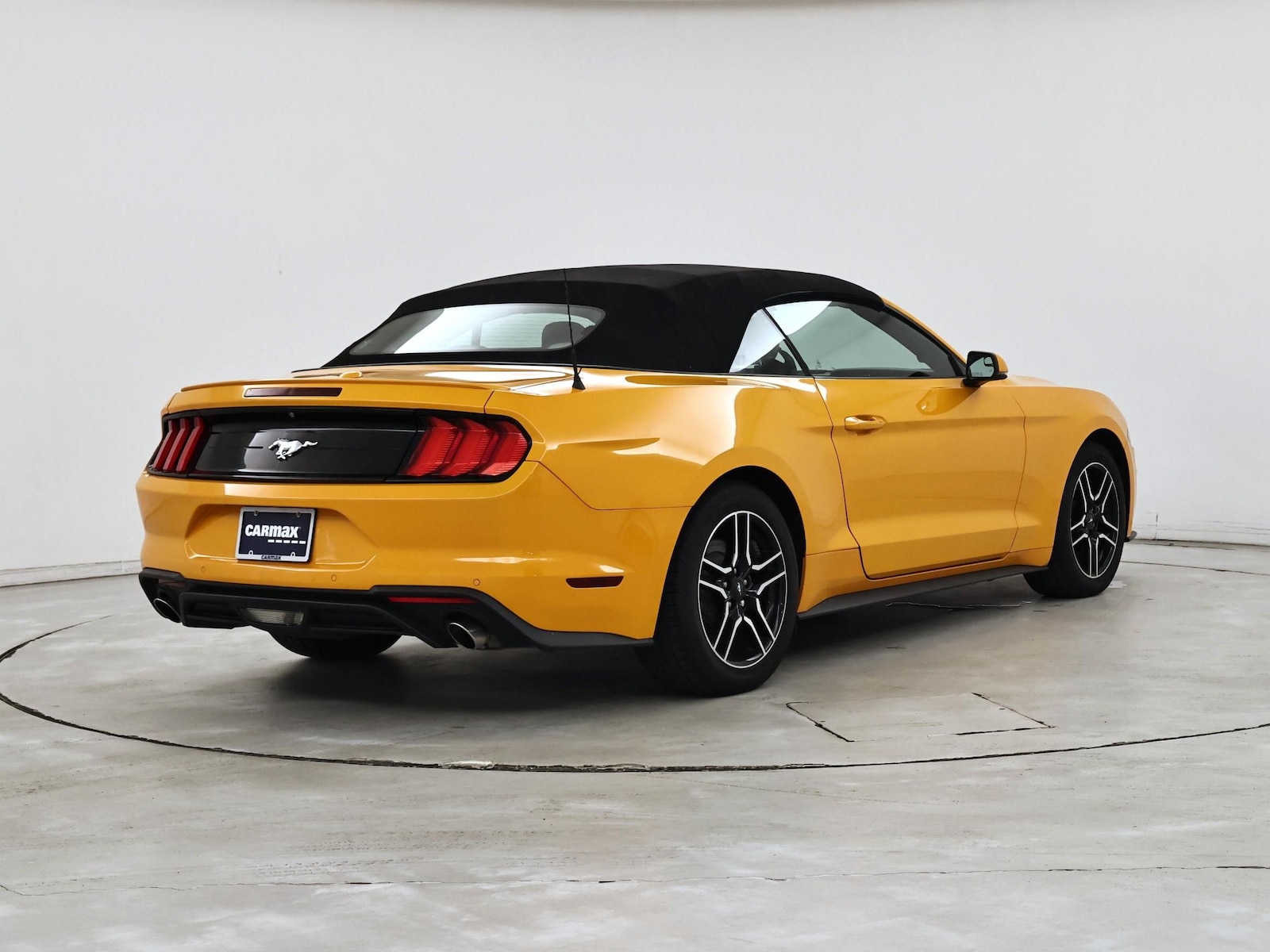 2019 Ford Mustang EcoBoost Premium - Photo 9