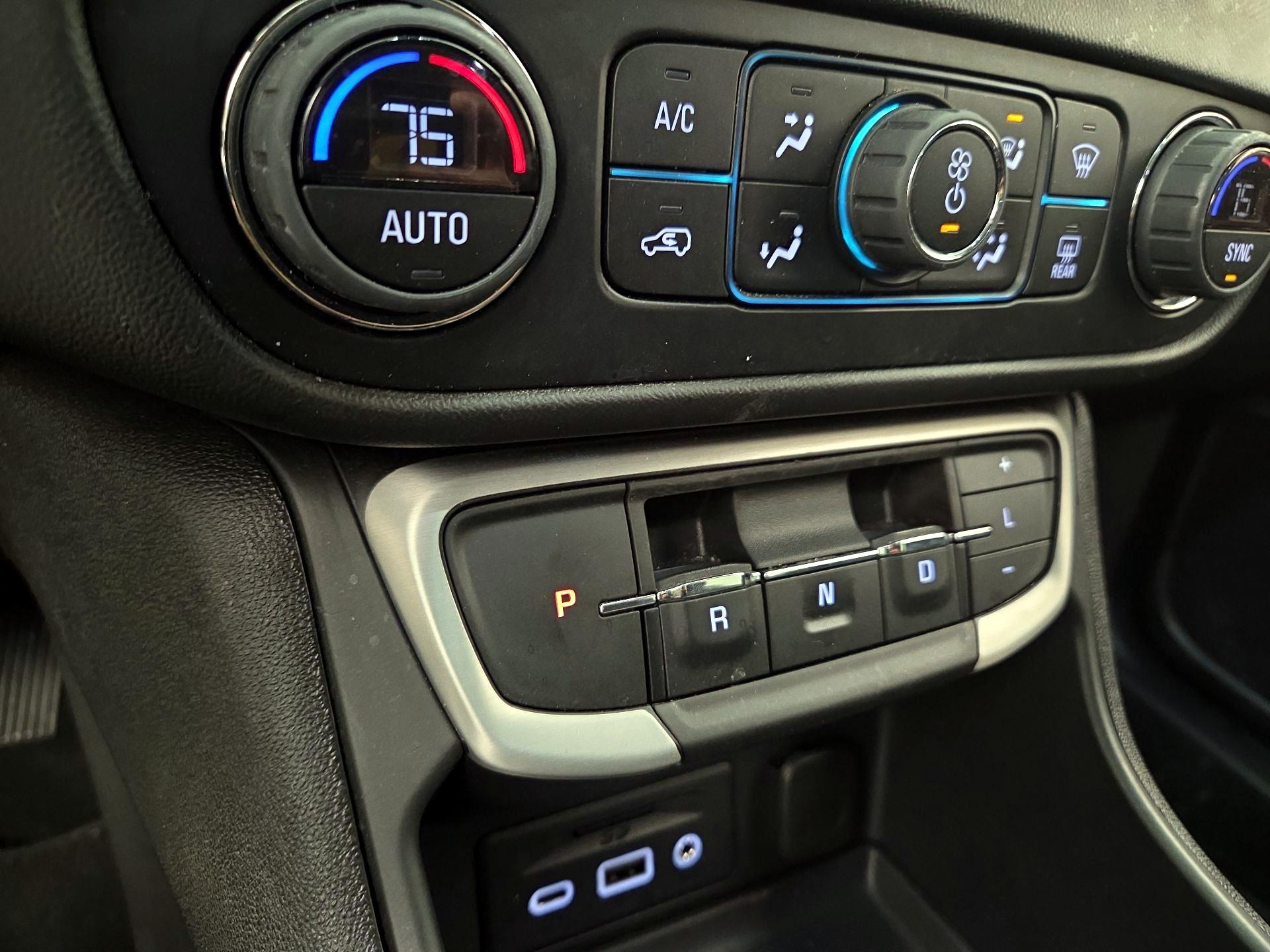 Thumbnail: 2022 GMC Terrain - 17