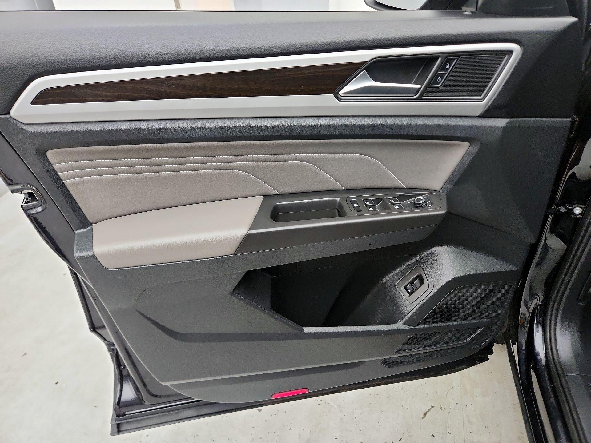 Thumbnail: 2023 Volkswagen Atlas - 12