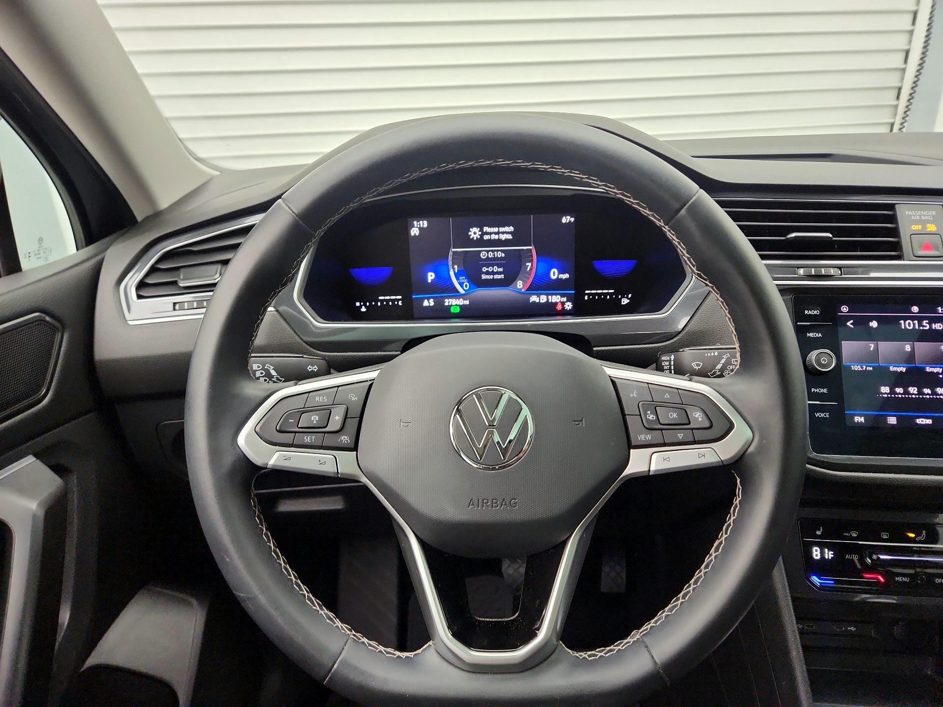 Thumbnail: 2023 Volkswagen Tiguan - 10