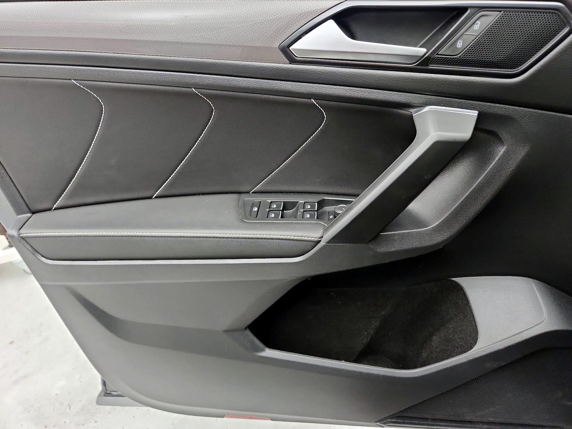 Thumbnail: 2023 Volkswagen Tiguan - 12