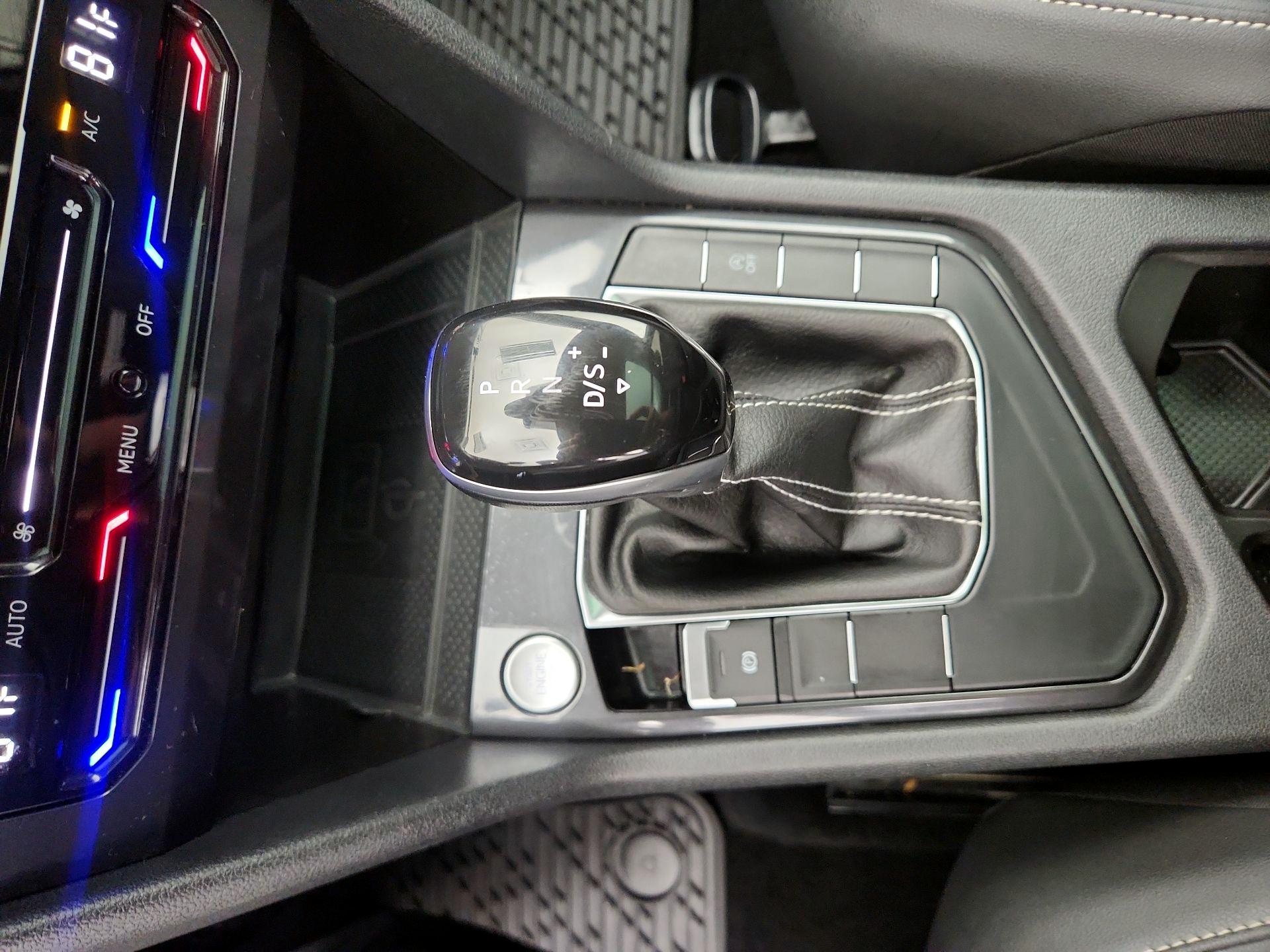 Thumbnail: 2023 Volkswagen Tiguan - 17