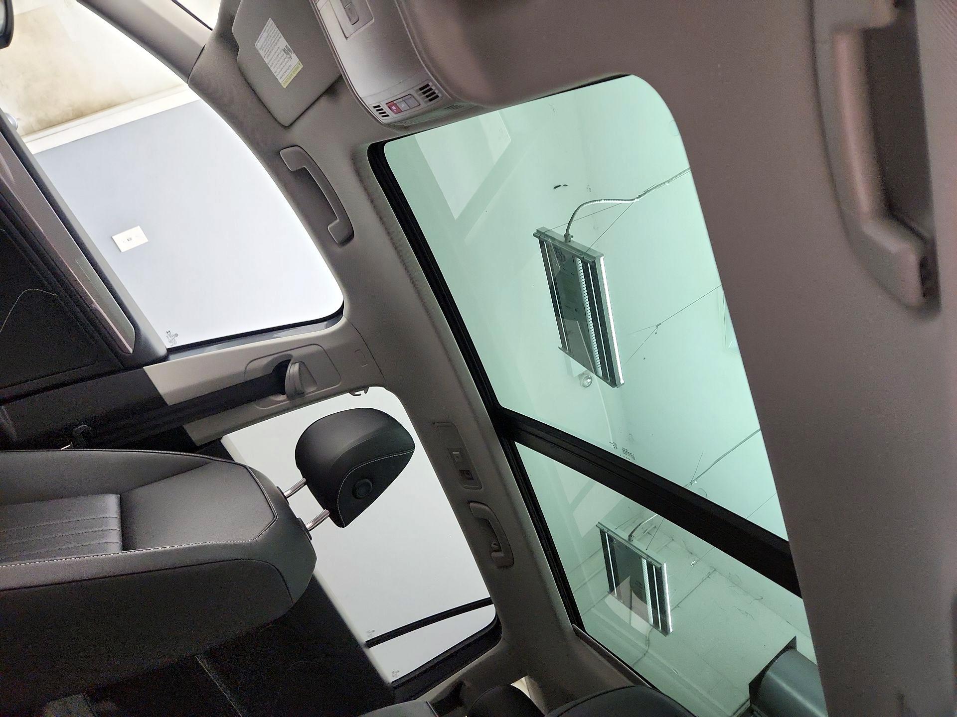 Thumbnail: 2023 Volkswagen Tiguan - 19