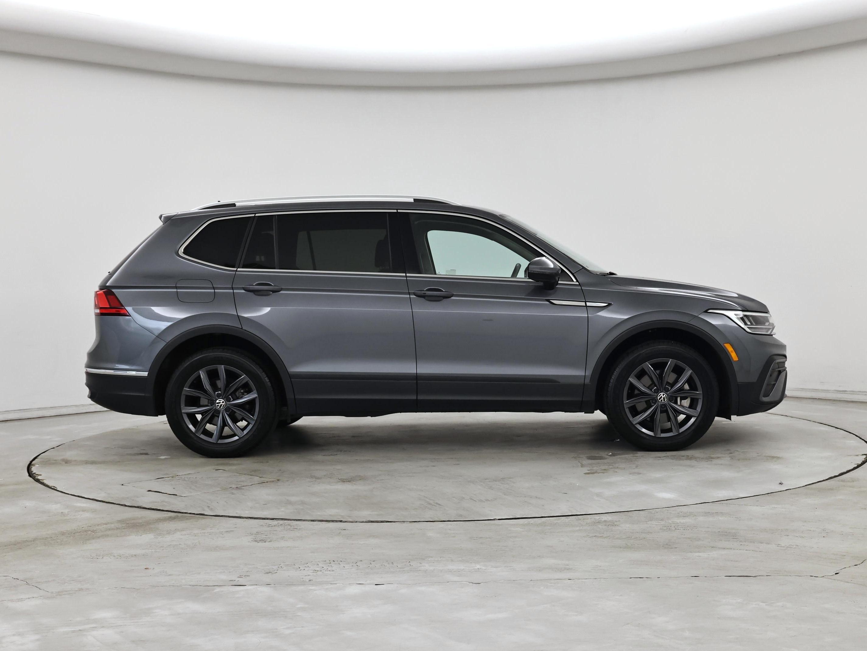 Thumbnail: 2023 Volkswagen Tiguan - 7