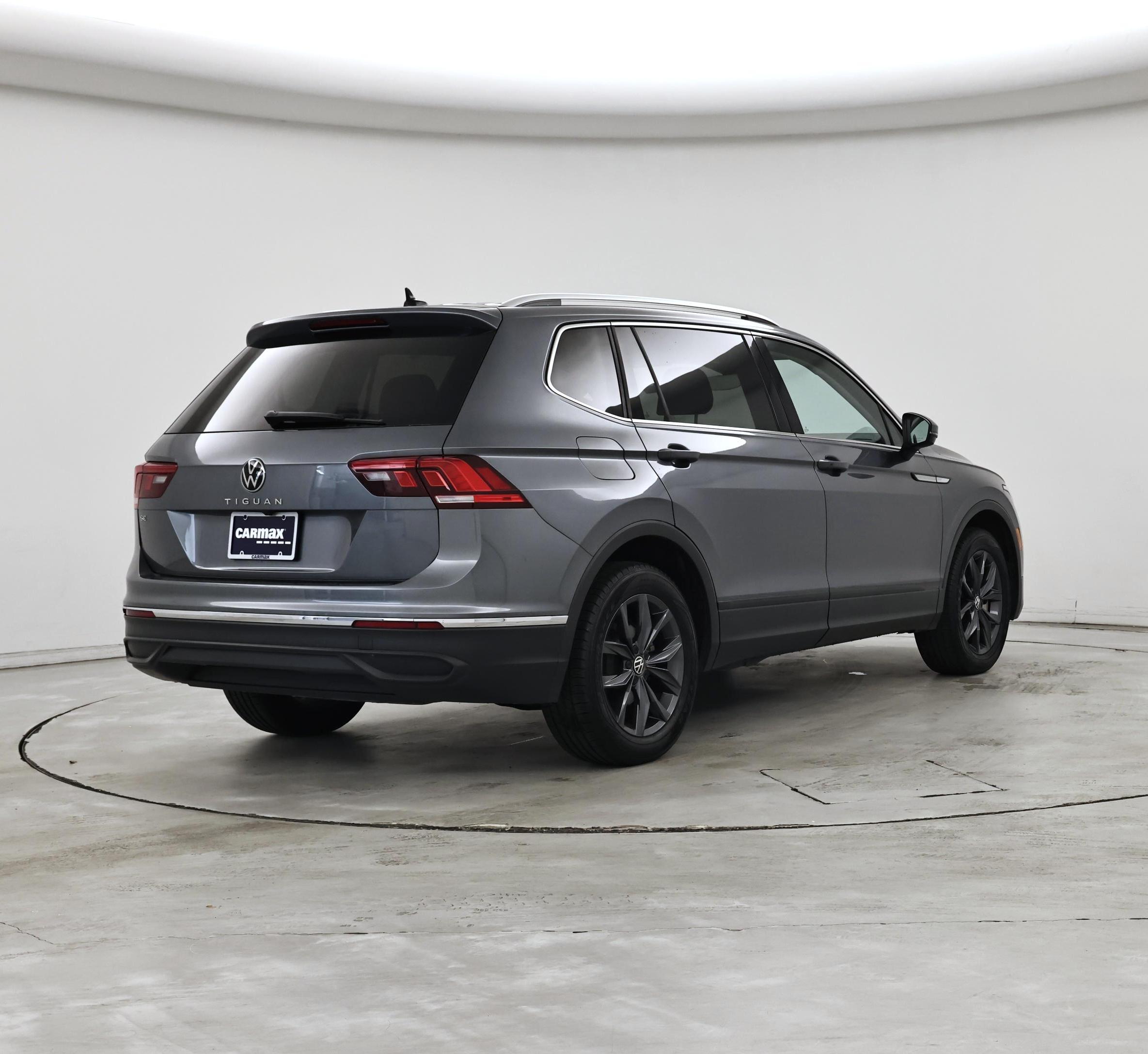 Thumbnail: 2023 Volkswagen Tiguan - 8