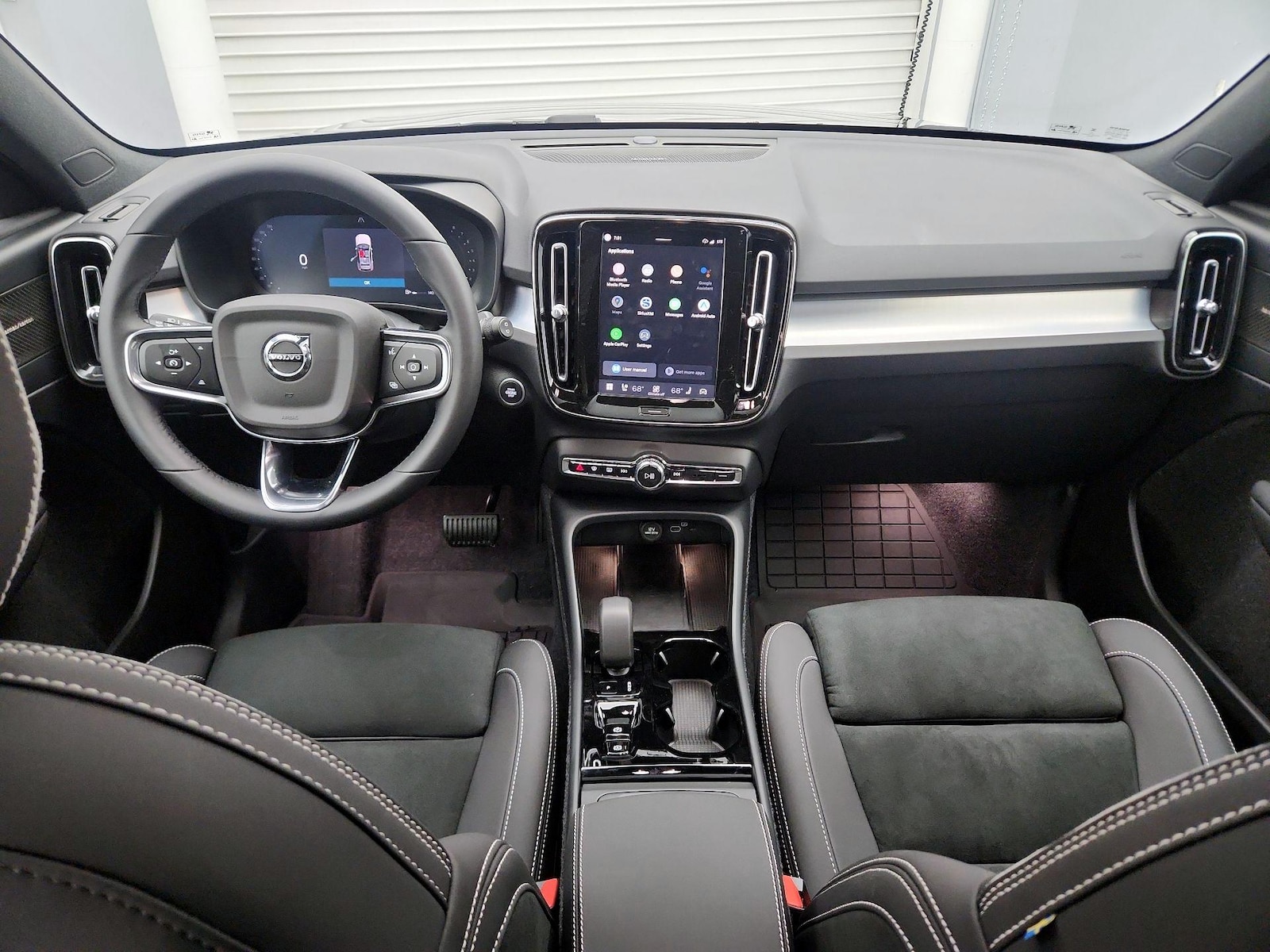 2026 Volvo XC40 Ultra Black Edition - Photo 10