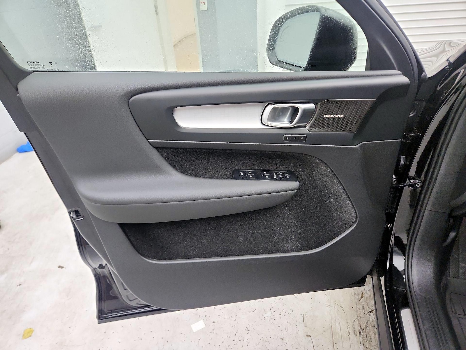 2026 Volvo XC40 Ultra Black Edition - Photo 13