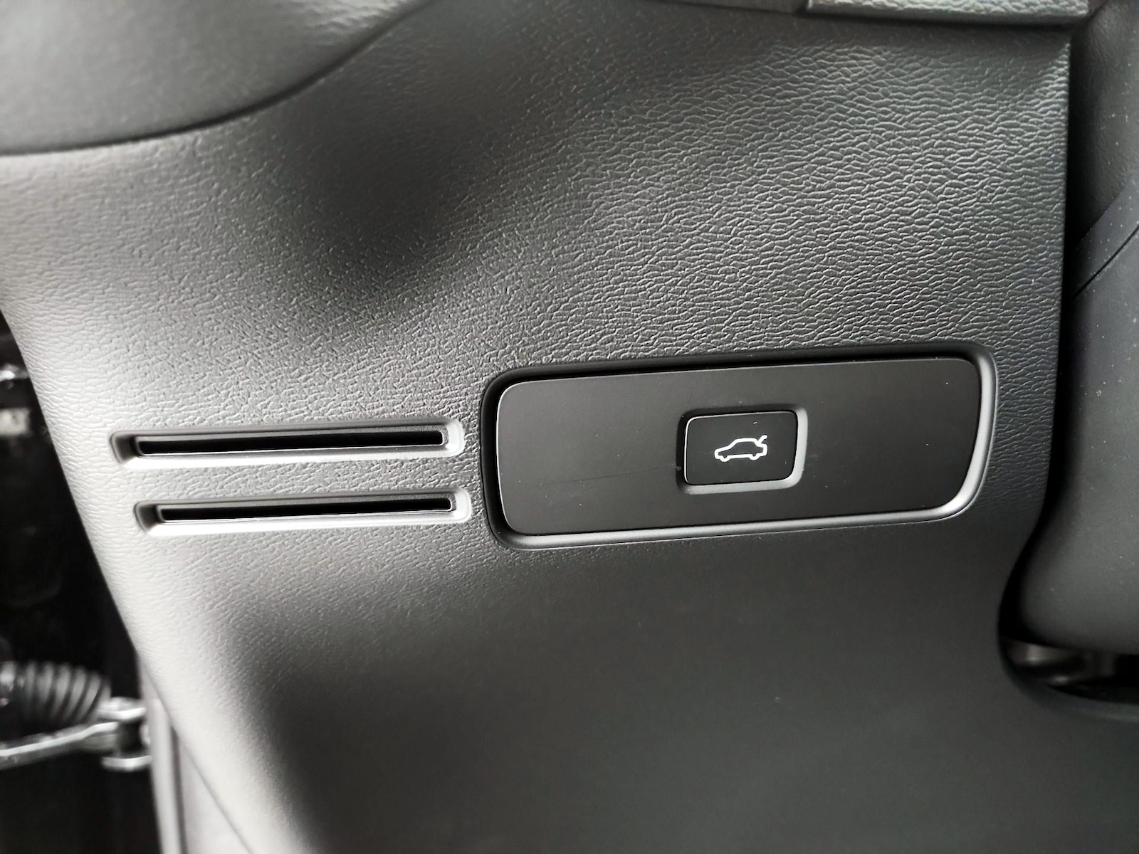 2026 Volvo XC40 Ultra Black Edition - Photo 14