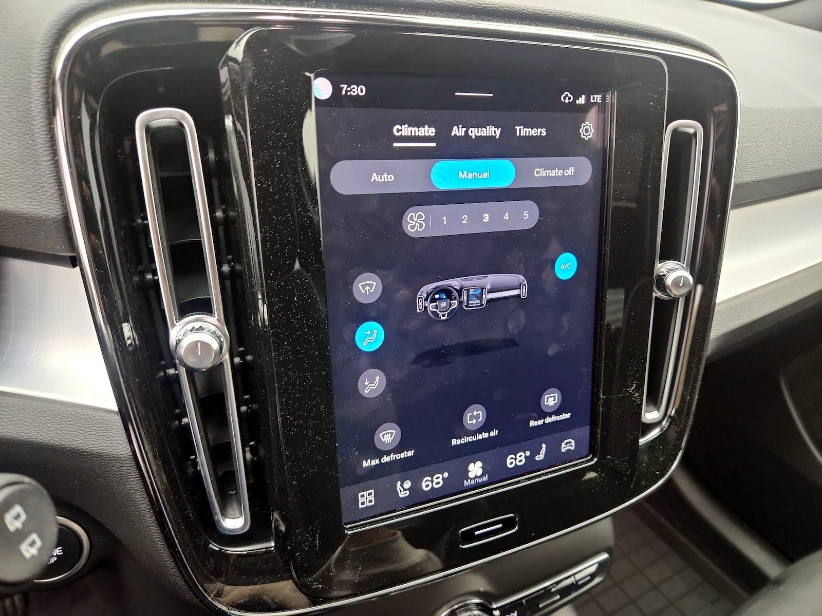 2026 Volvo XC40 Ultra Black Edition - Photo 17