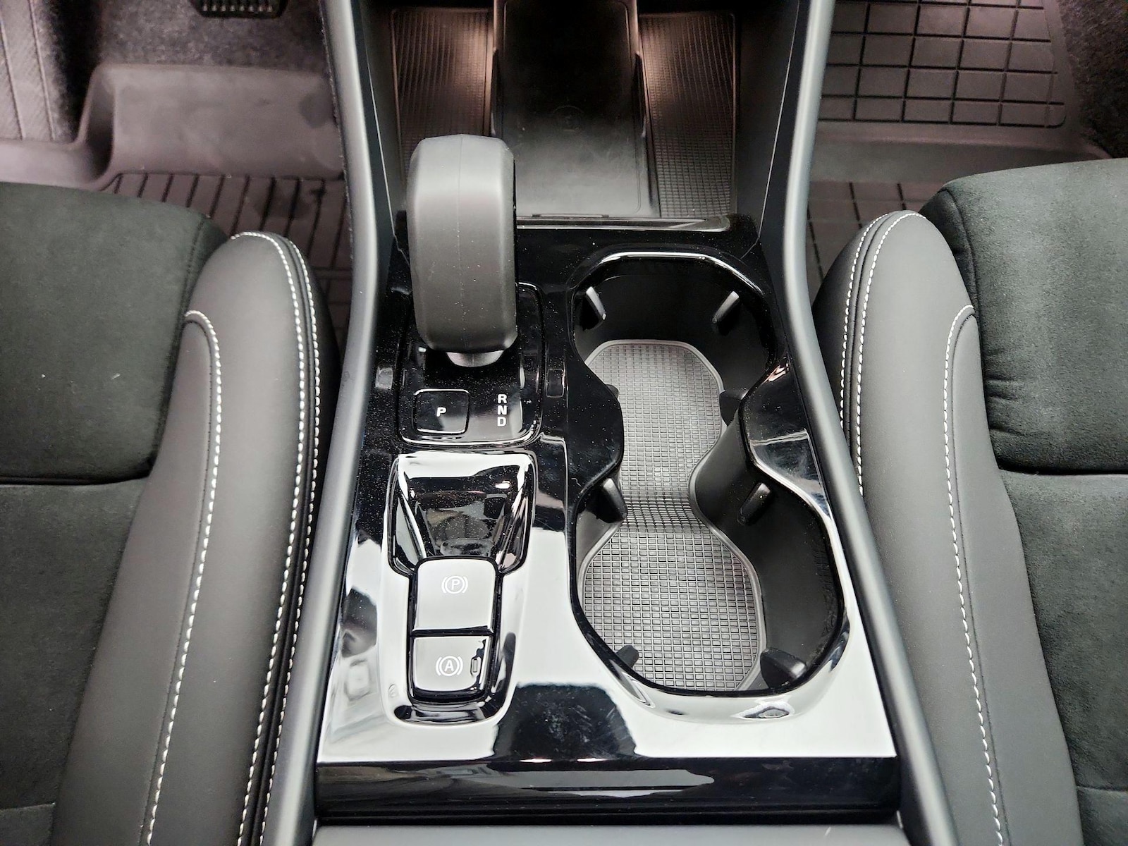 2026 Volvo XC40 Ultra Black Edition - Photo 18