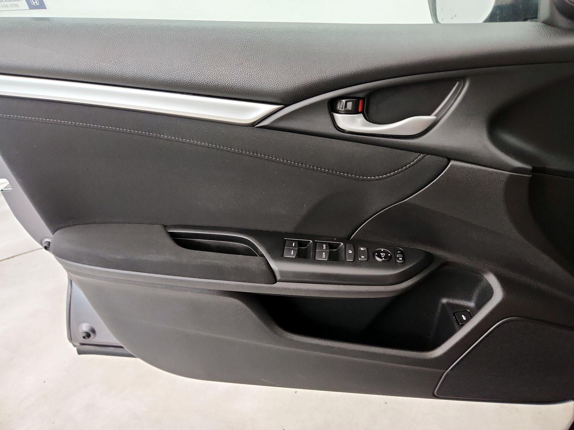 Thumbnail: 2016 Honda Civic - 12