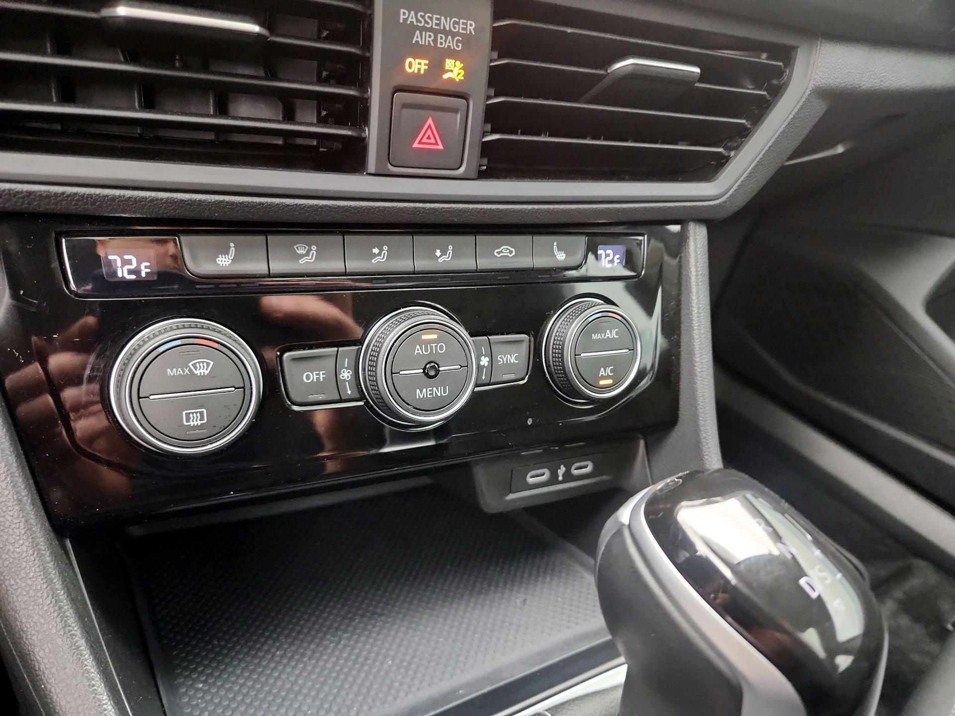 Thumbnail: 2024 Volkswagen Jetta - 16