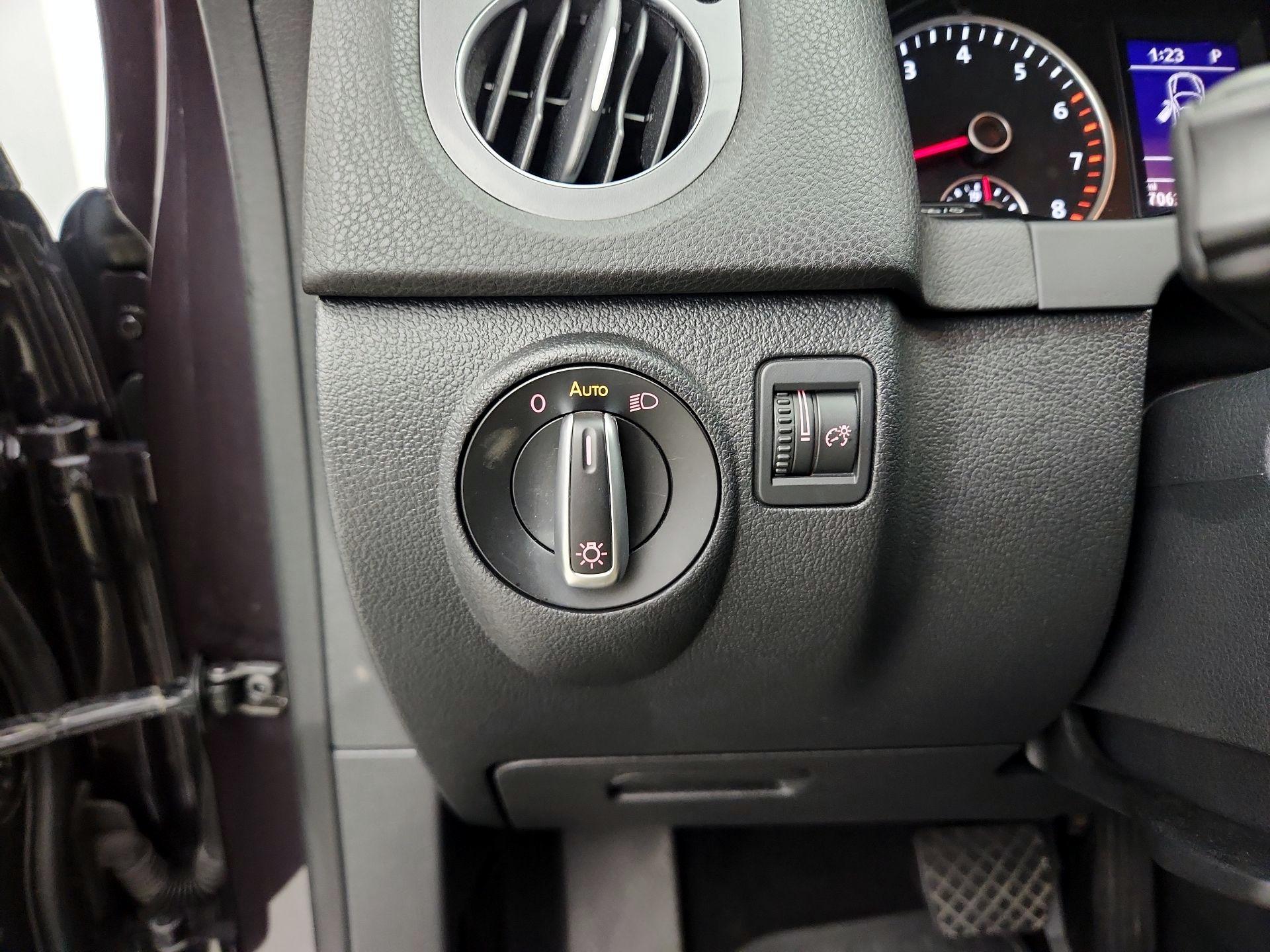 Thumbnail: 2016 Volkswagen Tiguan - 13