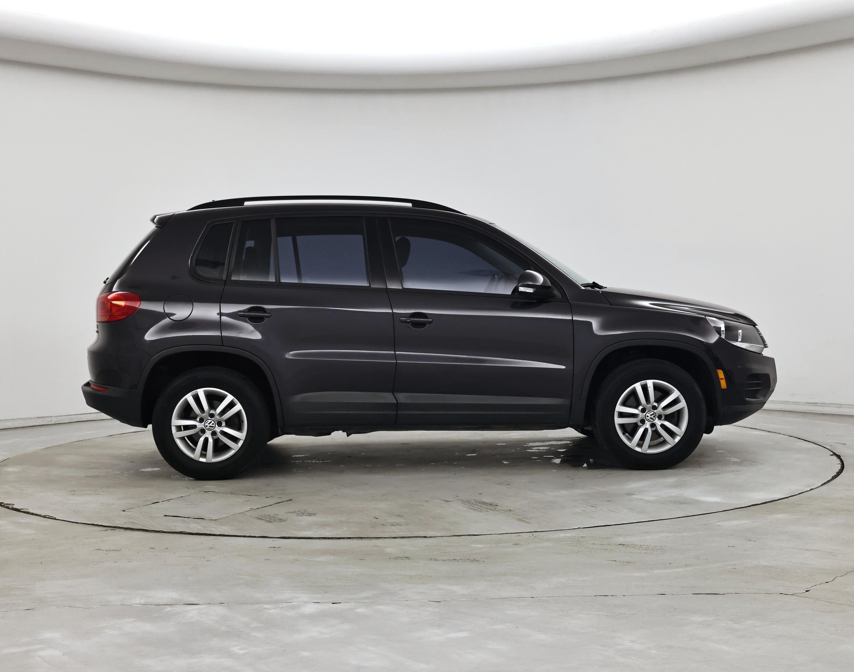 Thumbnail: 2016 Volkswagen Tiguan - 7