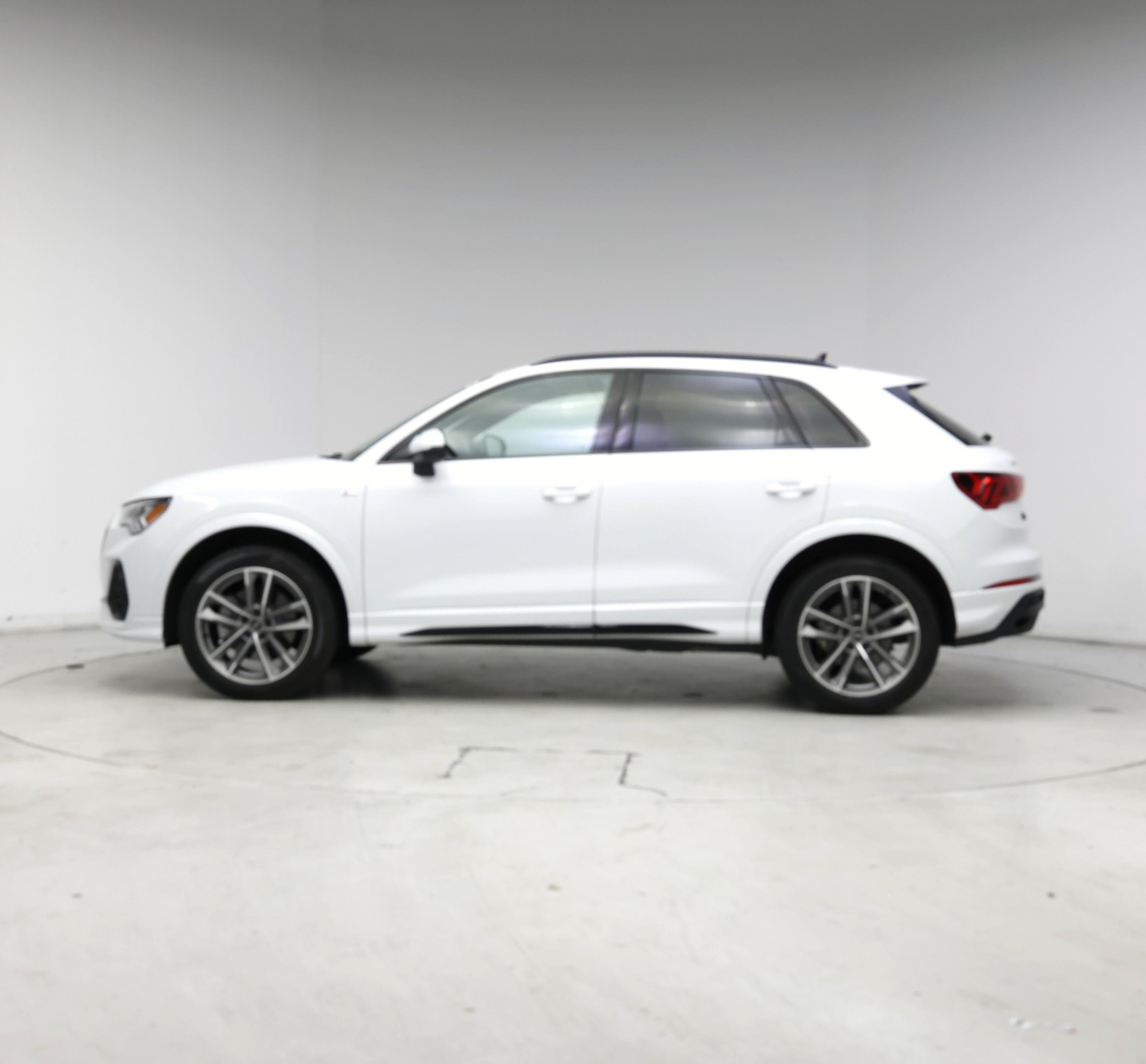 Thumbnail: 2023 Audi Q3 - 3