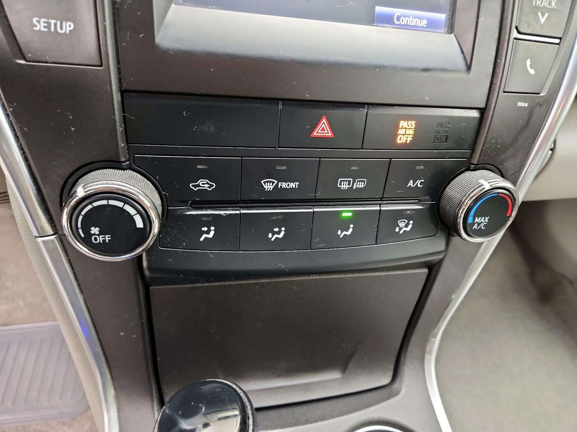 Thumbnail: 2016 Toyota Camry - 16