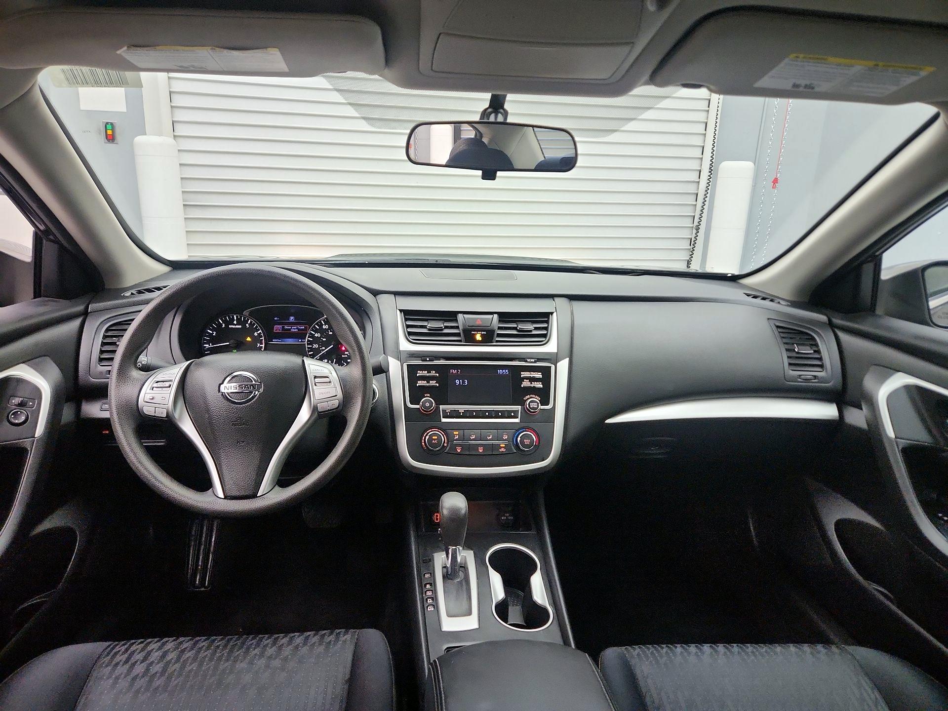 Thumbnail: 2017 Nissan Altima - 9
