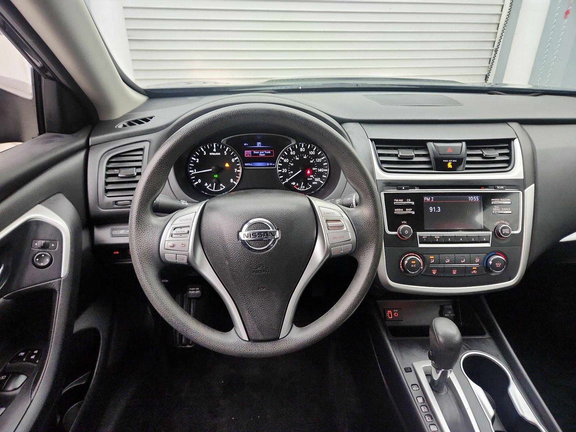 Thumbnail: 2017 Nissan Altima - 10