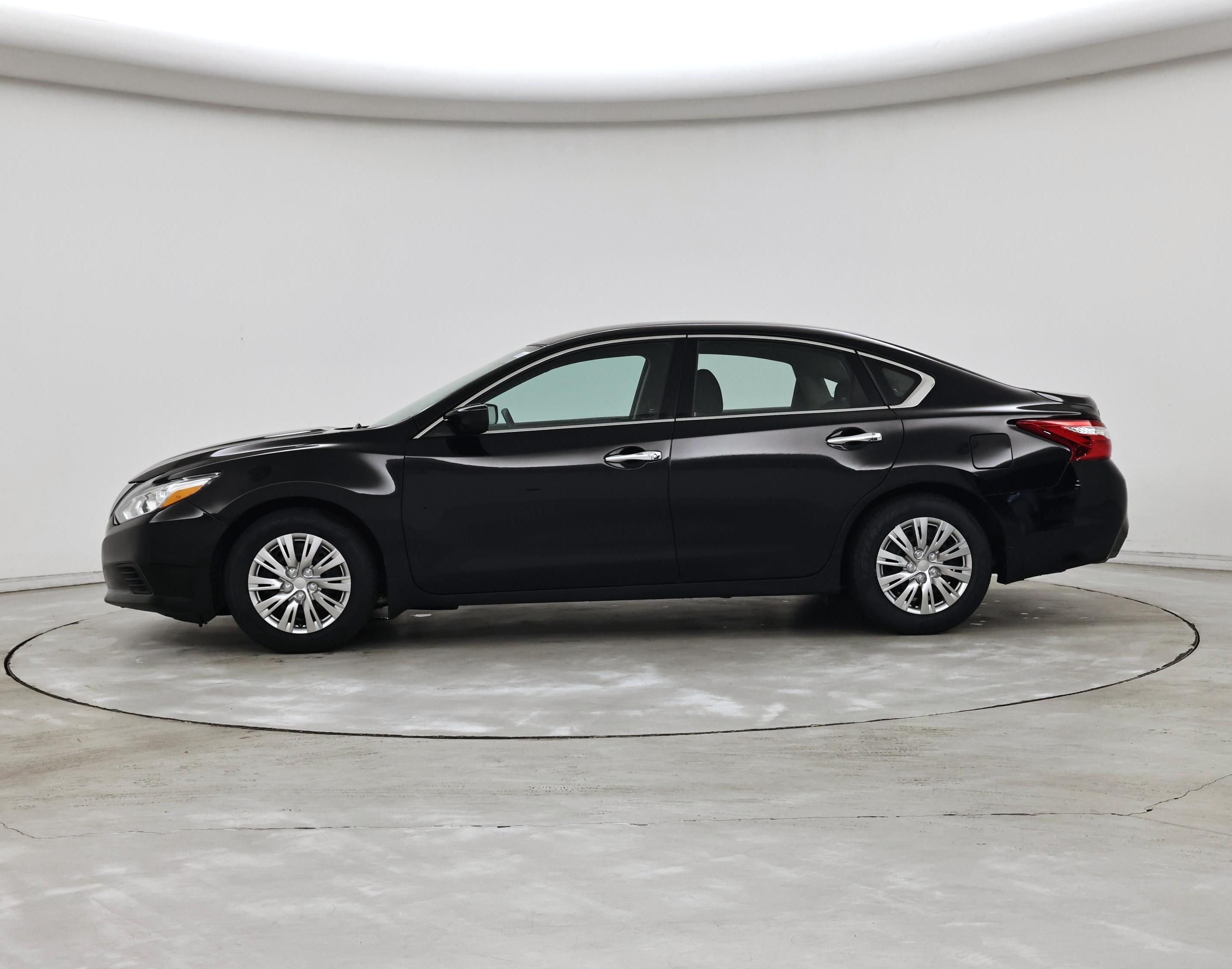 Thumbnail: 2017 Nissan Altima - 3