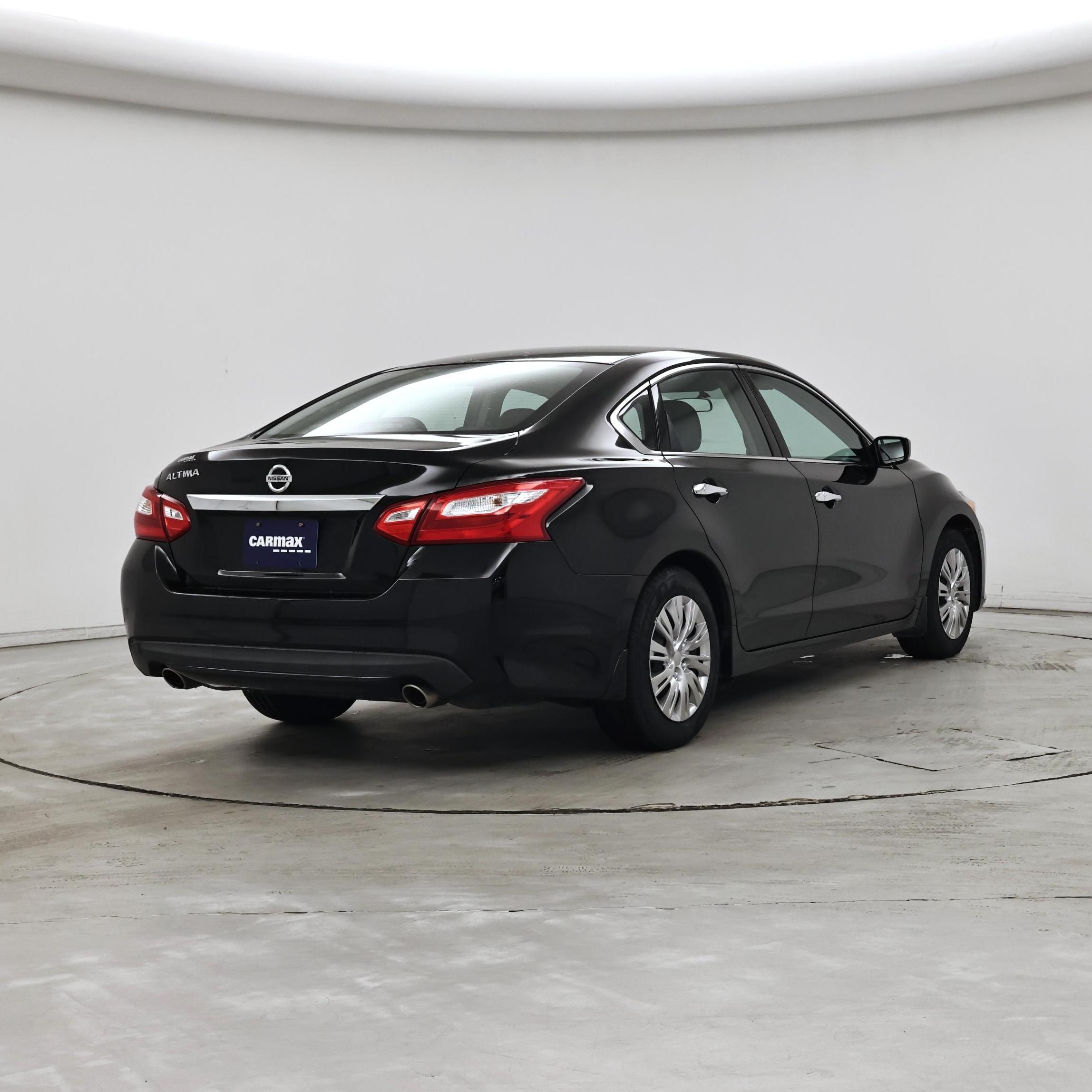 Thumbnail: 2017 Nissan Altima - 8