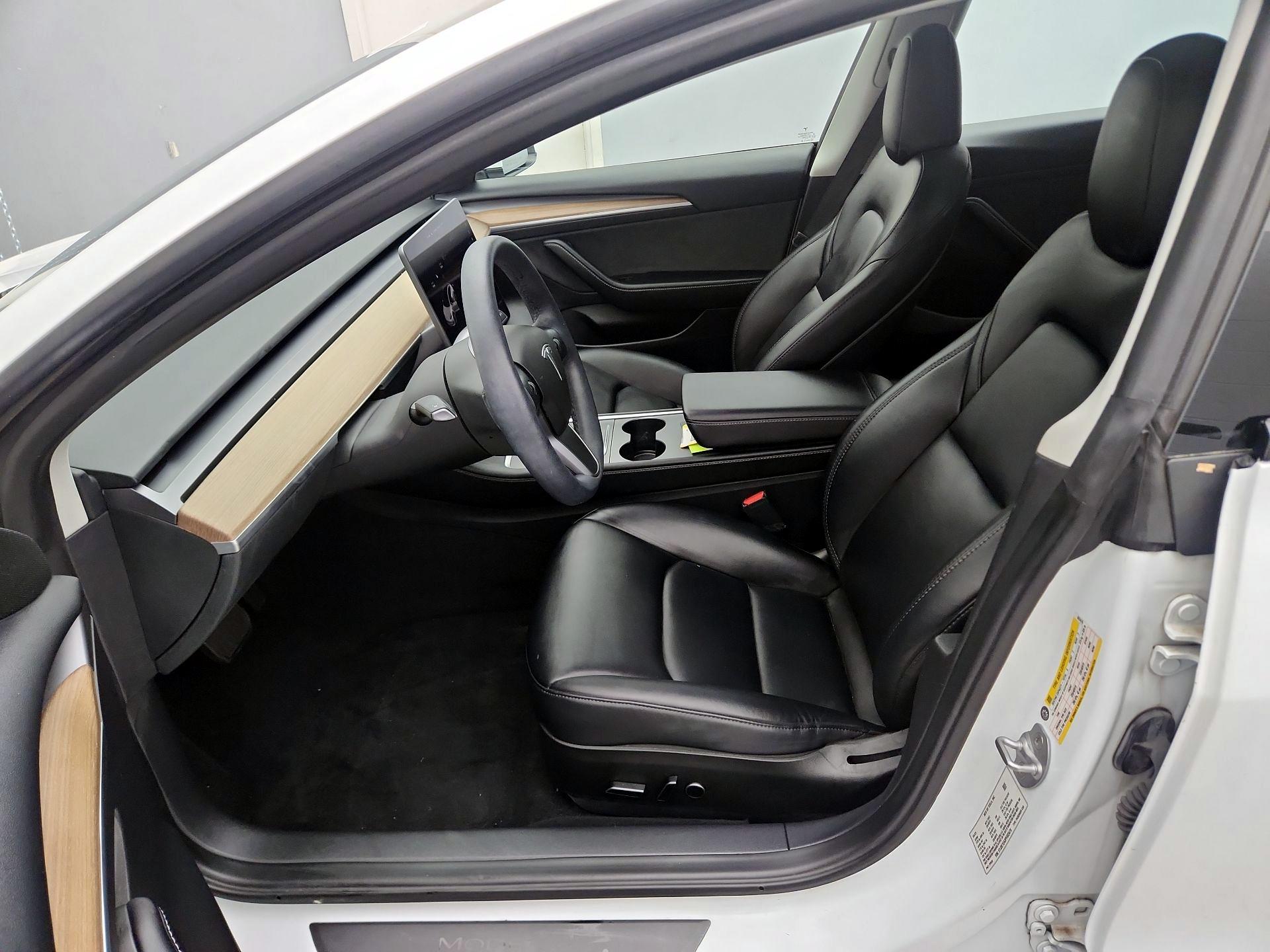 Thumbnail: 2023 Tesla Model 3 - 11