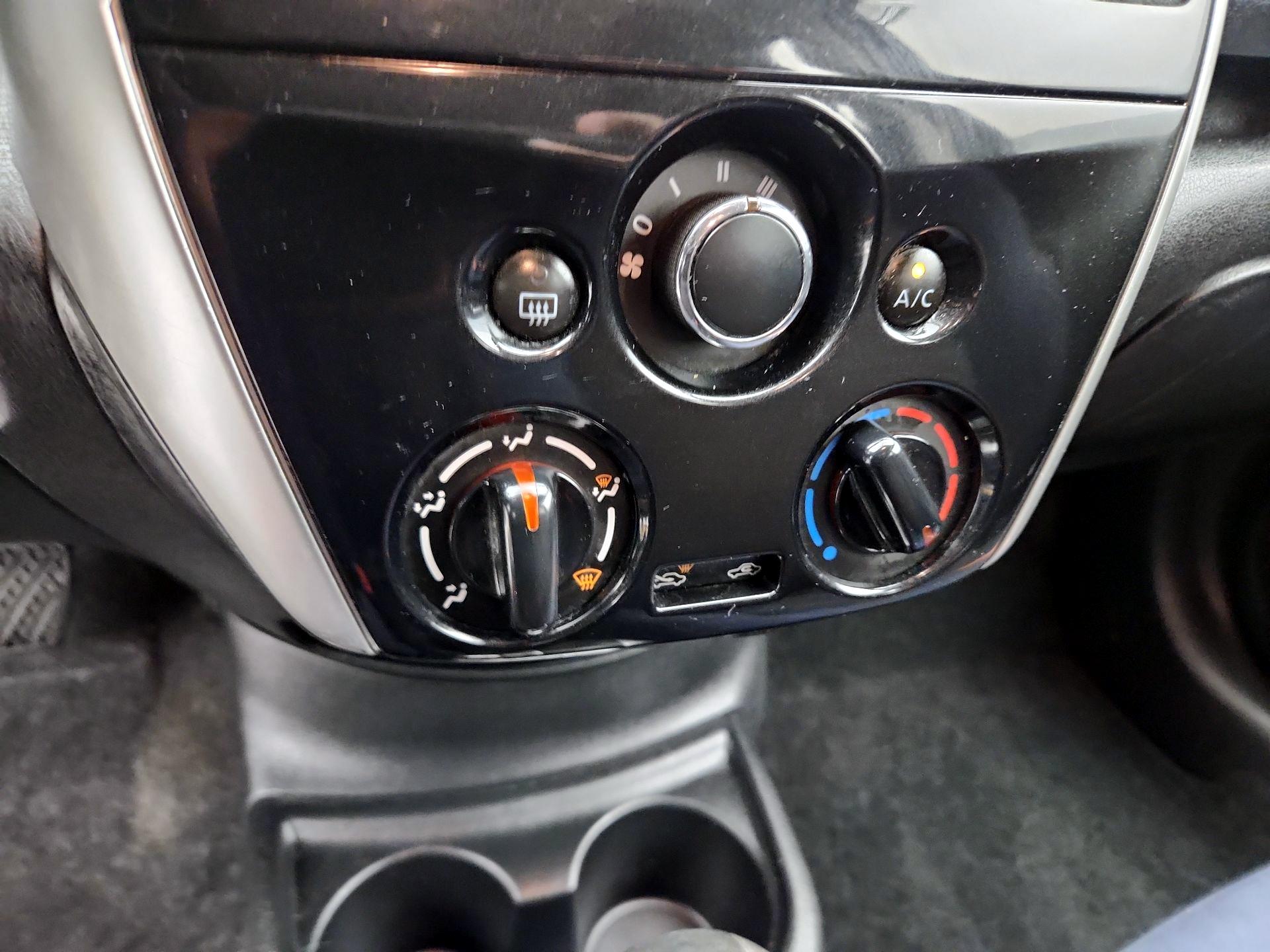 Thumbnail: 2016 Nissan Versa Note - 16